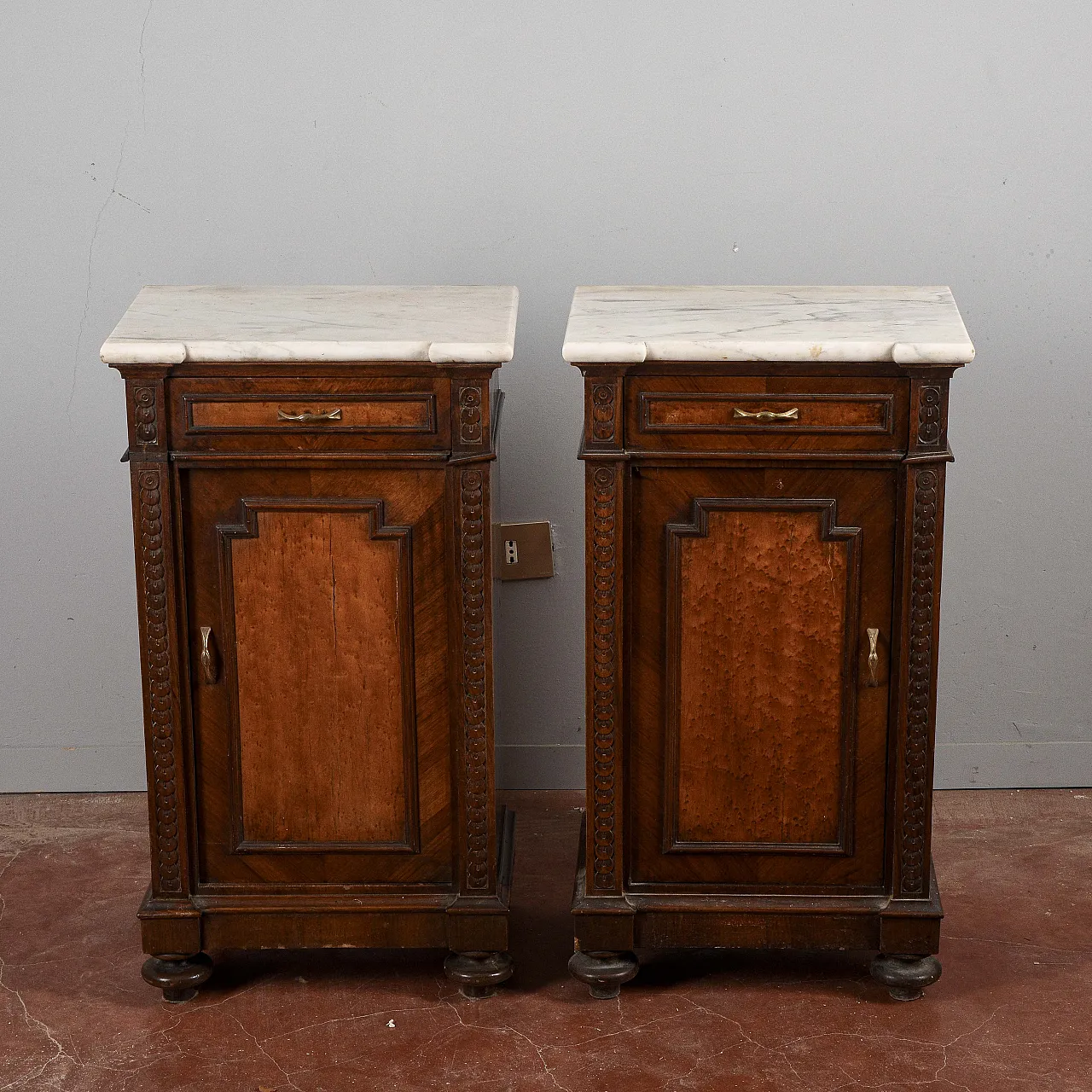 Coppia di comodini con piano in marmo bianco, fine '800 1