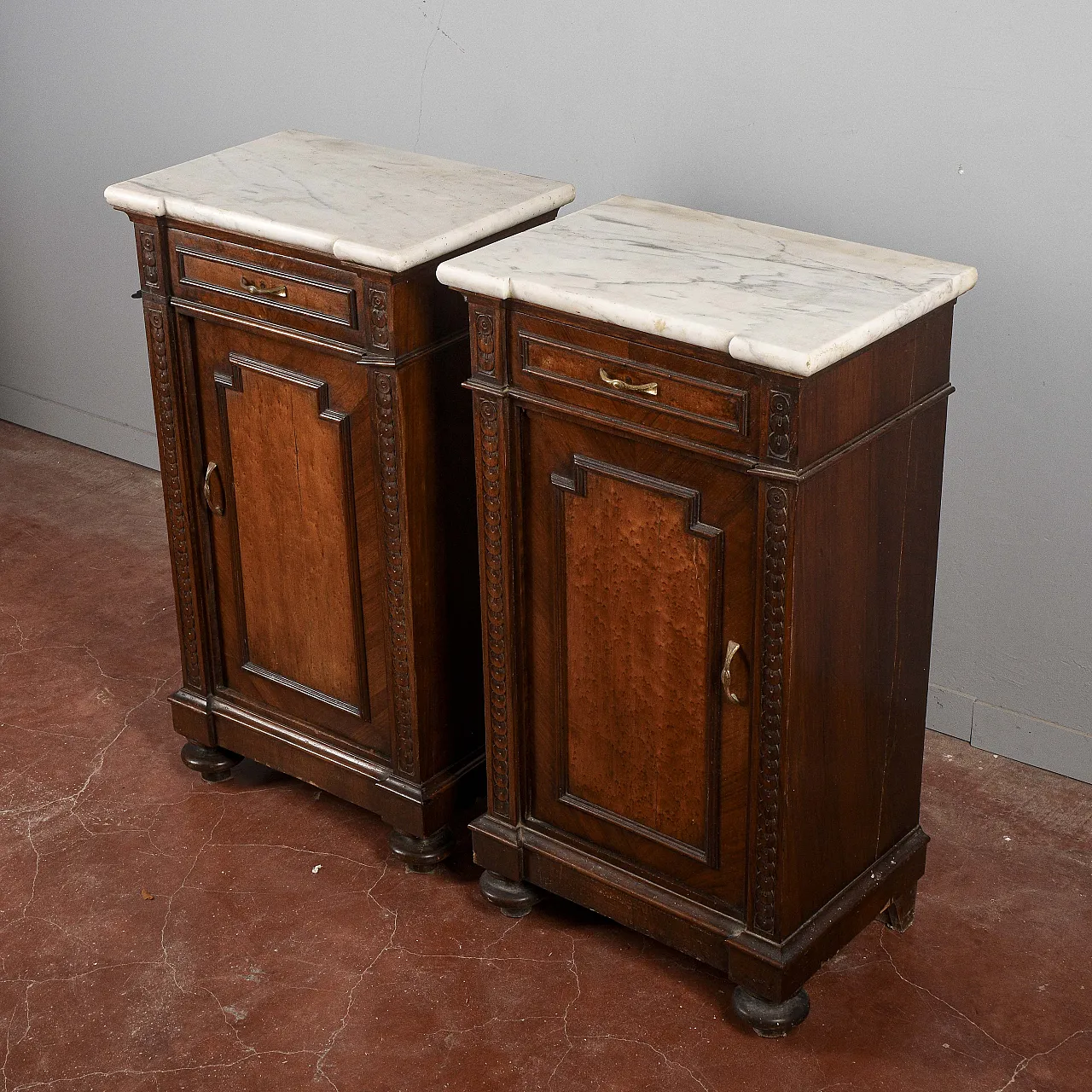 Coppia di comodini con piano in marmo bianco, fine '800 3