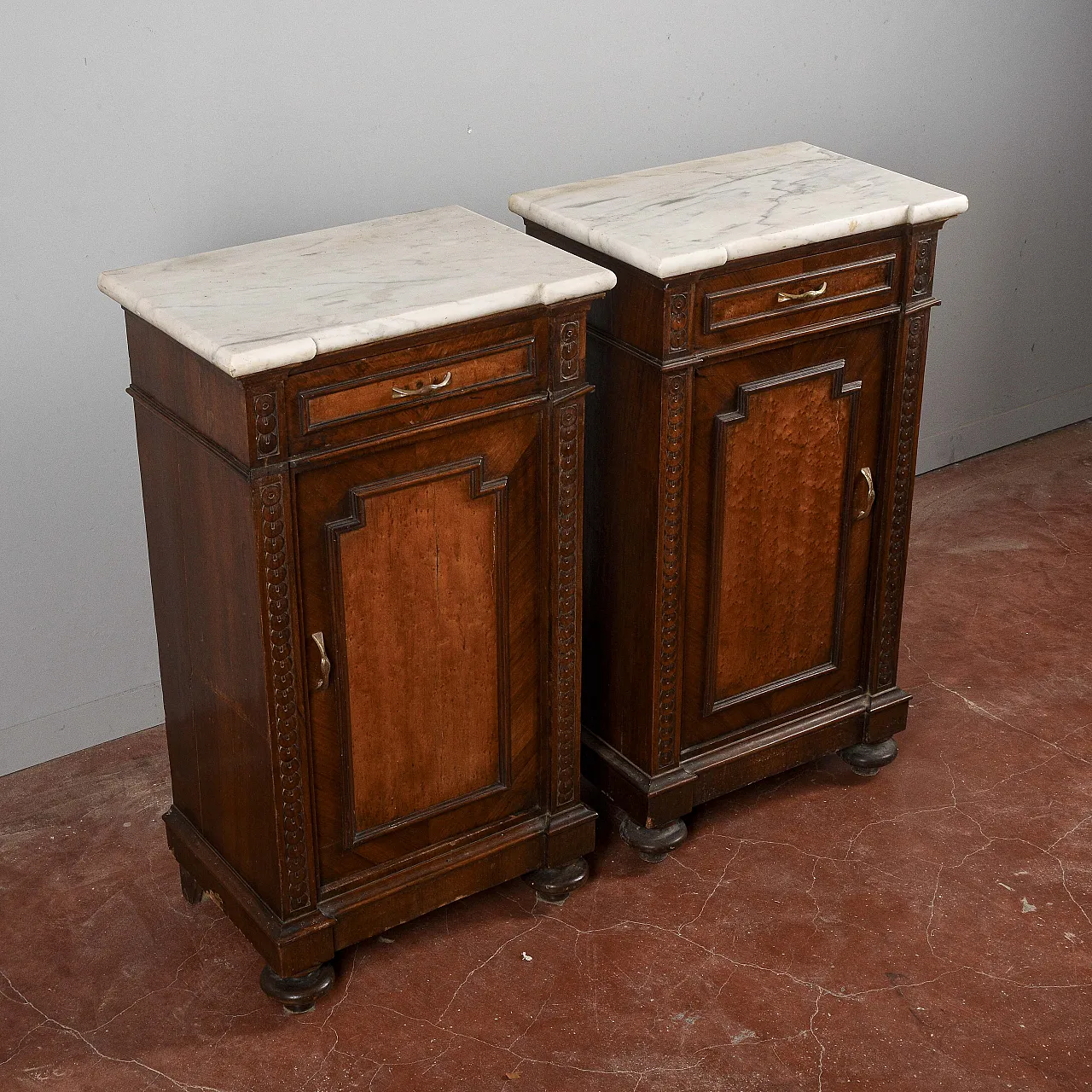 Coppia di comodini con piano in marmo bianco, fine '800 4