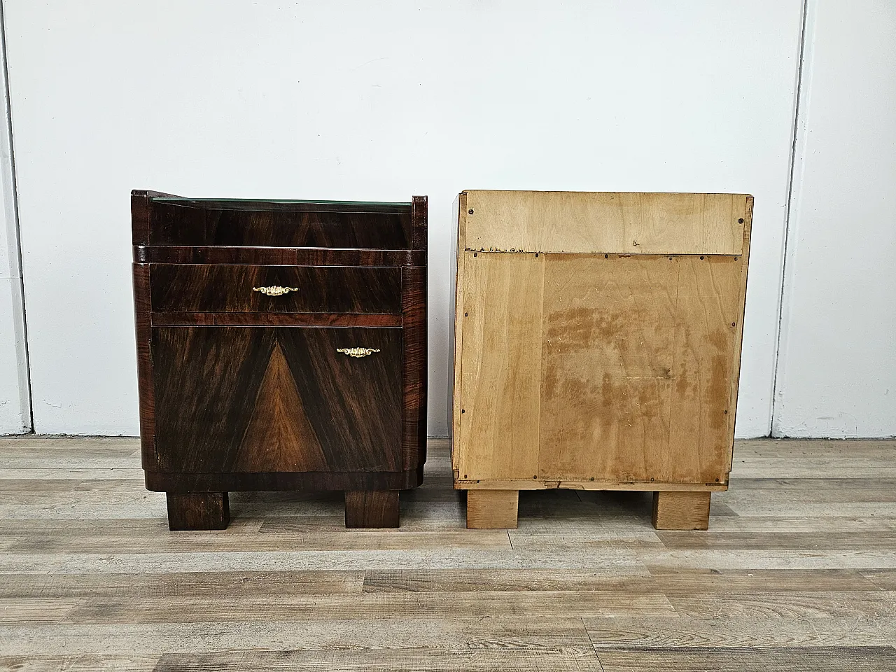 Bedside tables Art Decò in walnut root with glass top, 1940s 4