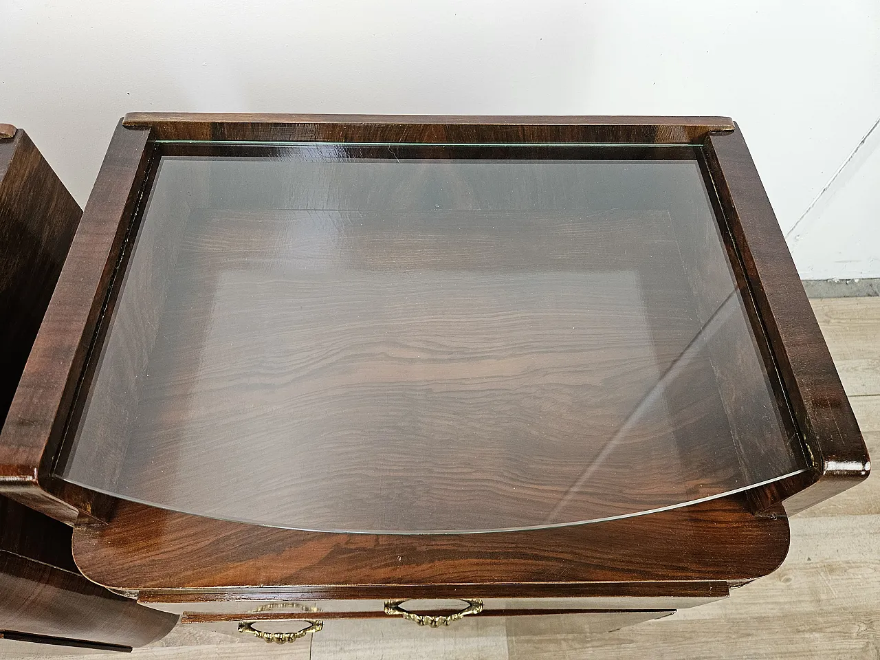 Bedside tables Art Decò in walnut root with glass top, 1940s 7