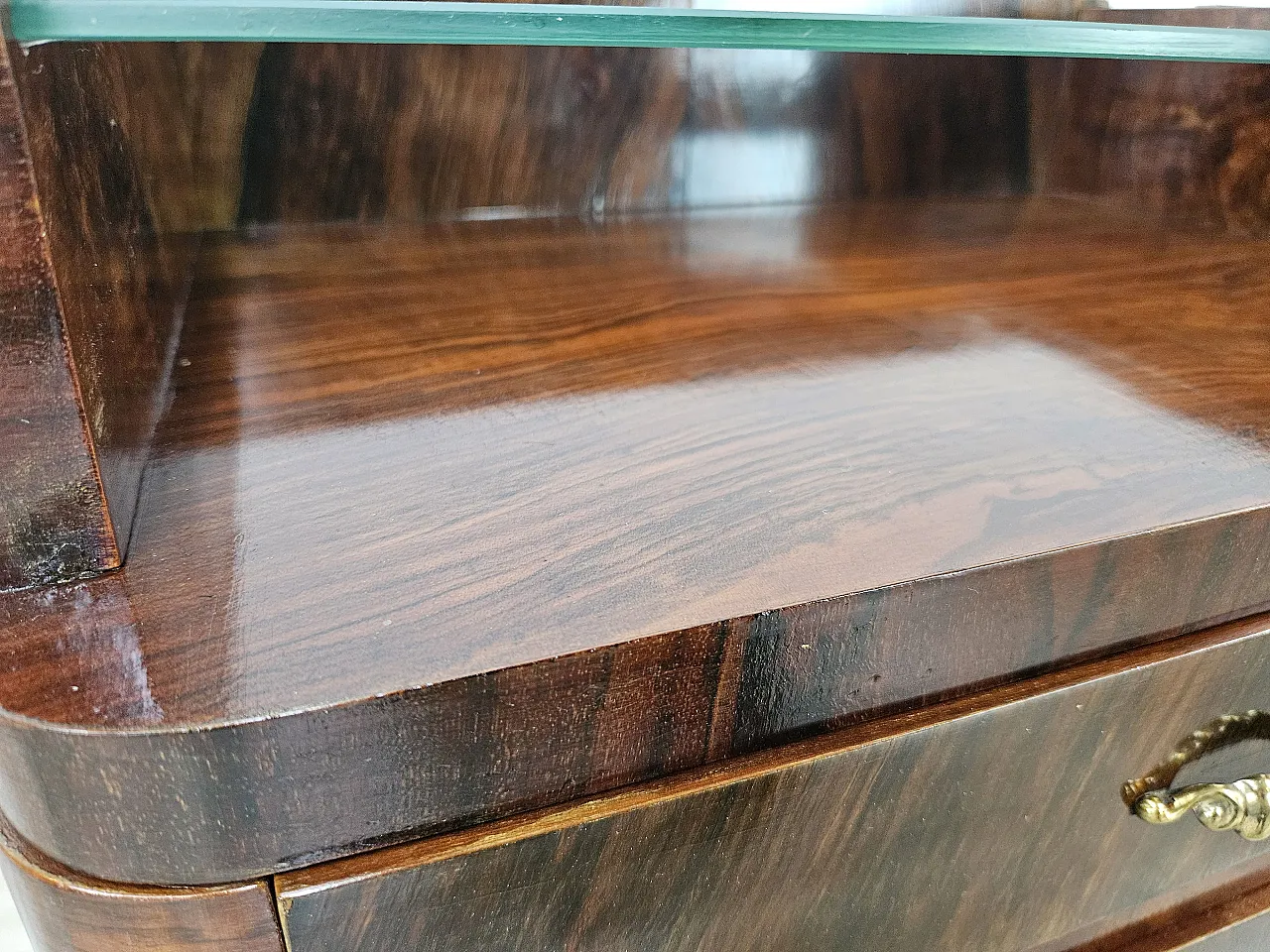 Bedside tables Art Decò in walnut root with glass top, 1940s 10