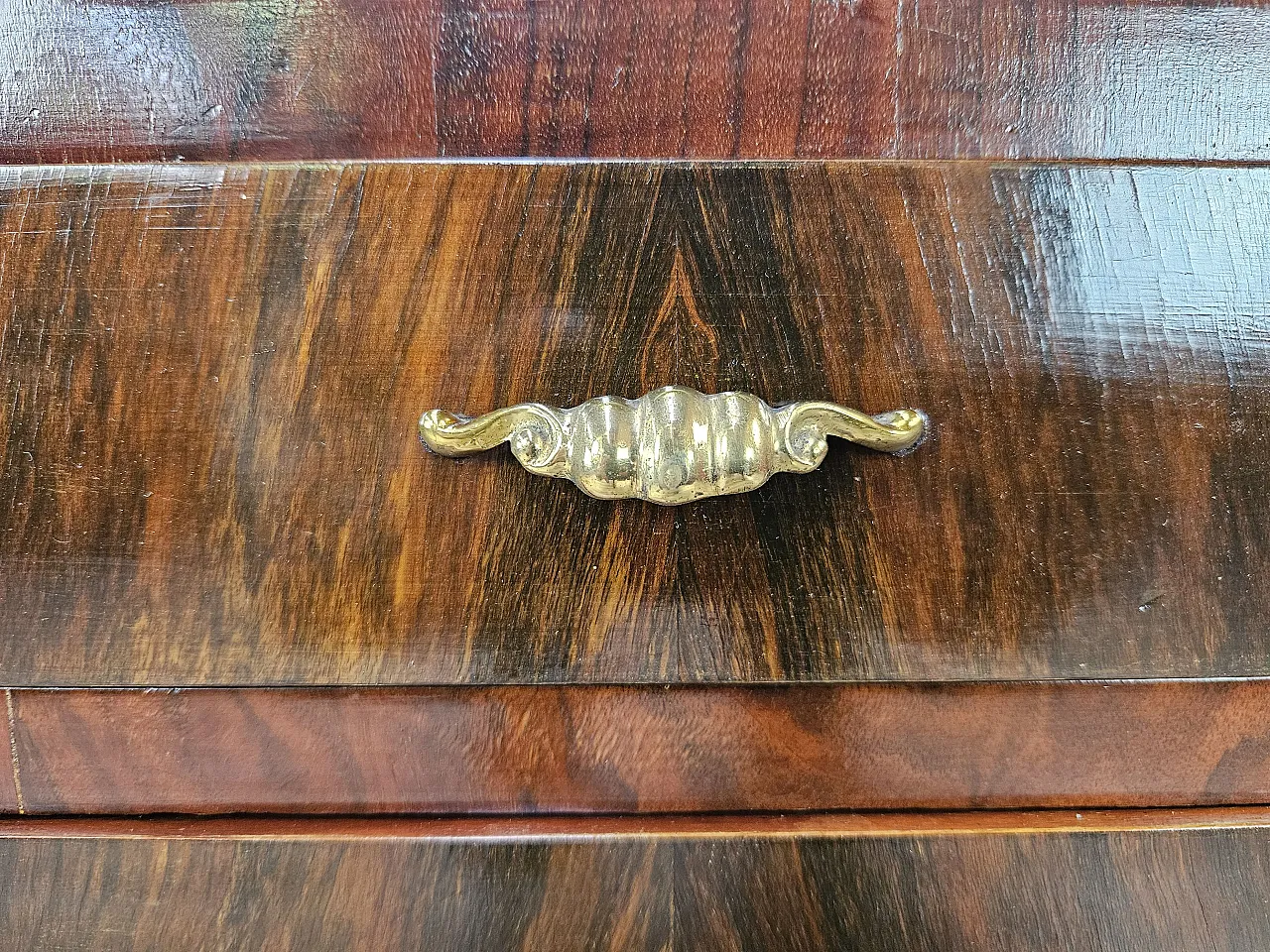 Bedside tables Art Decò in walnut root with glass top, 1940s 11