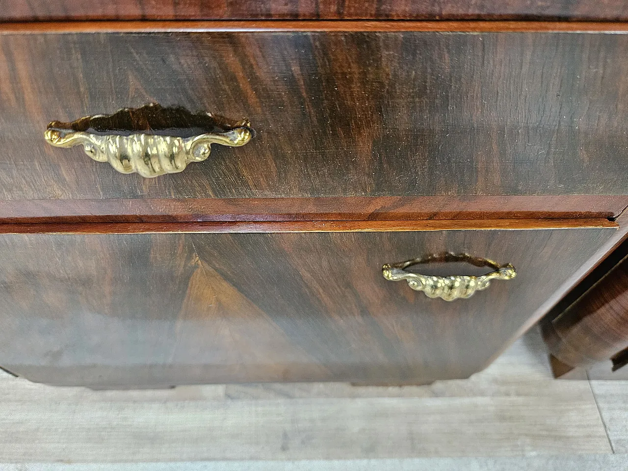 Bedside tables Art Decò in walnut root with glass top, 1940s 12