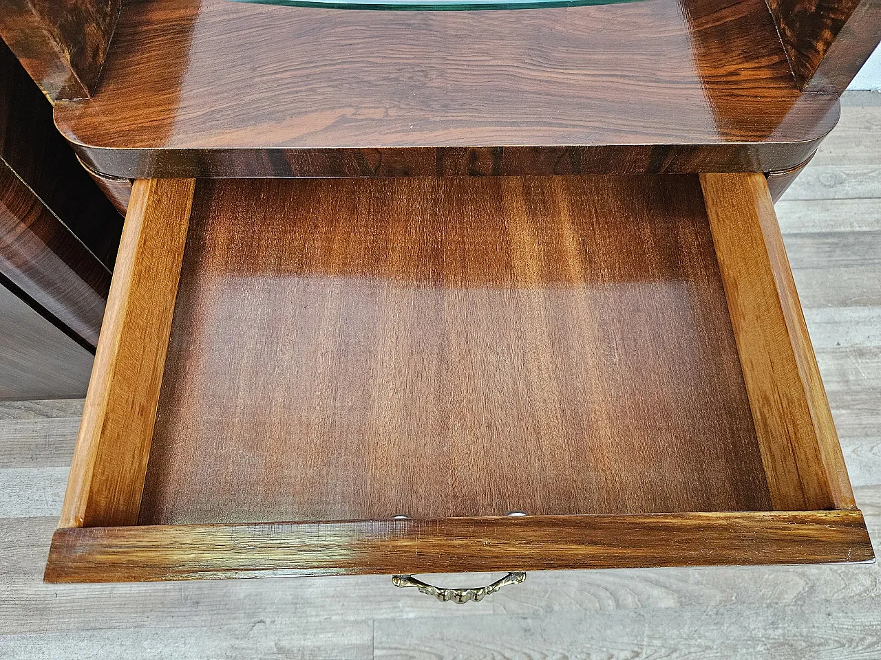 Bedside tables Art Decò in walnut root with glass top, 1940s 14