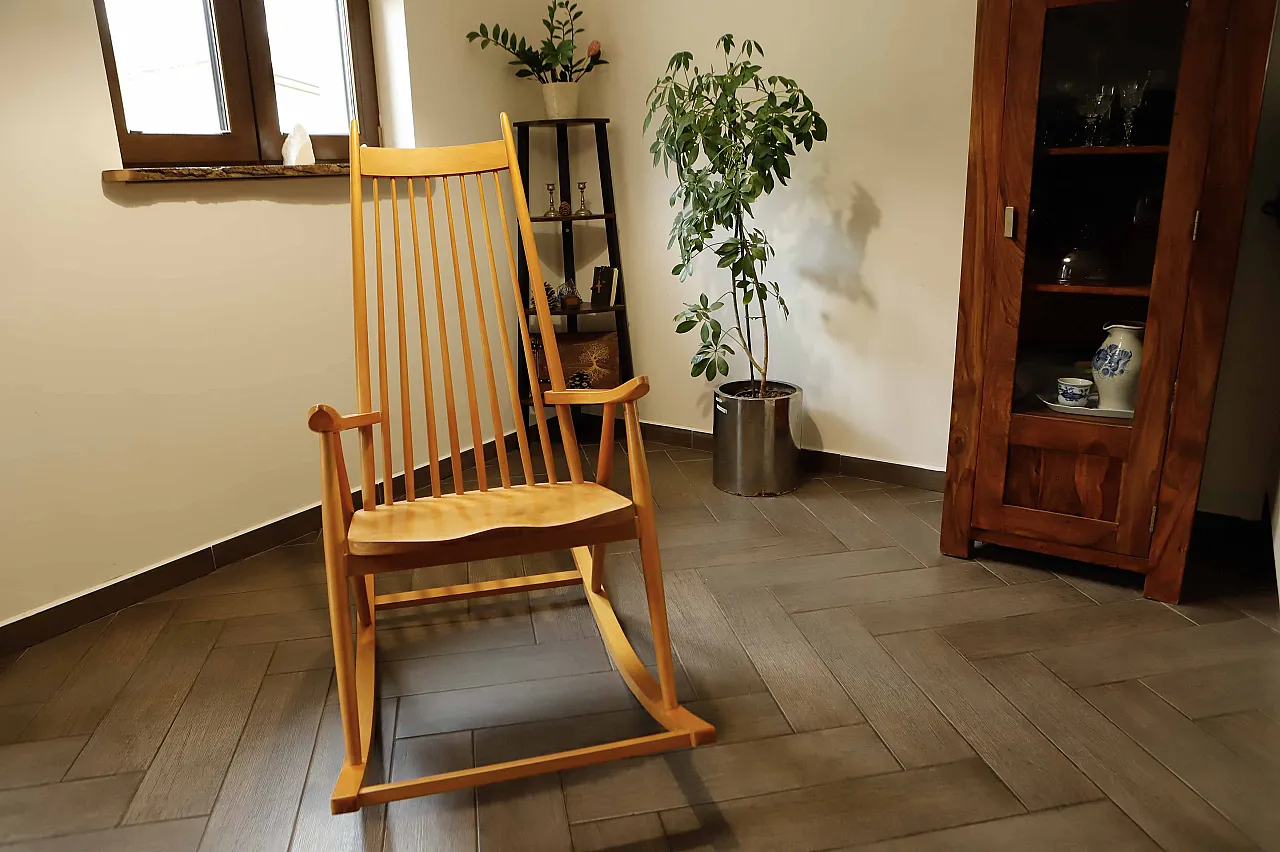 Sedia a dondolo varjosen puunjalostus 1