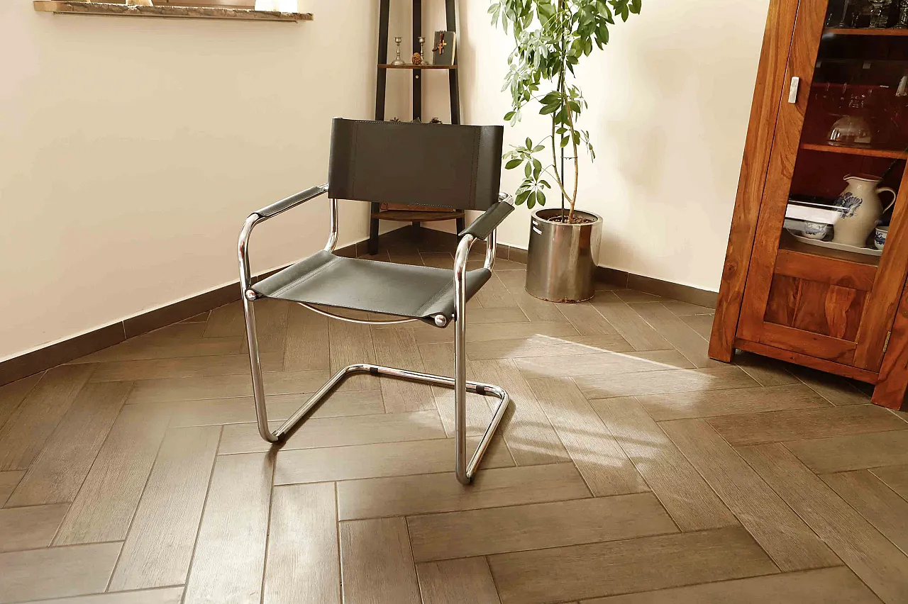 Mart Stam Style Cantilever Chairs – S34 Inspired, Chrome Frame, Leathe 1