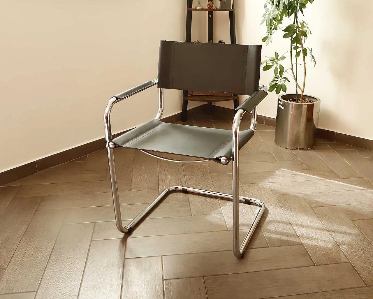 Mart Stam Style Cantilever Chairs – S34 Inspired, Chrome Frame, Leathe 10