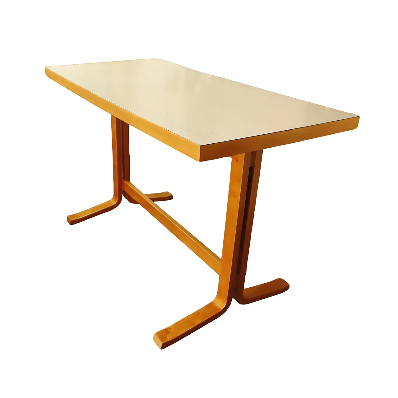 Table with Umakart Top 1