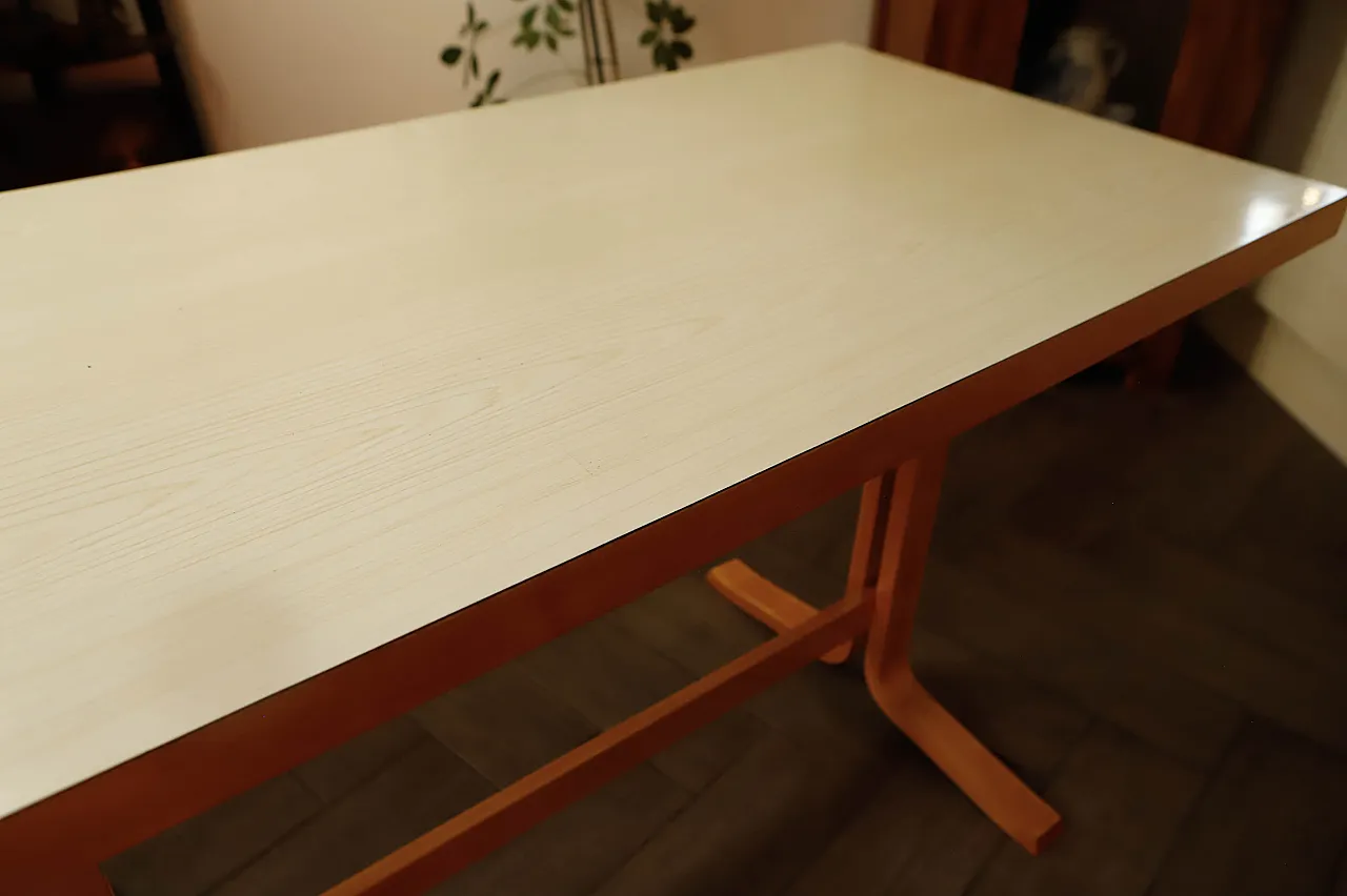 Table with Umakart Top 9