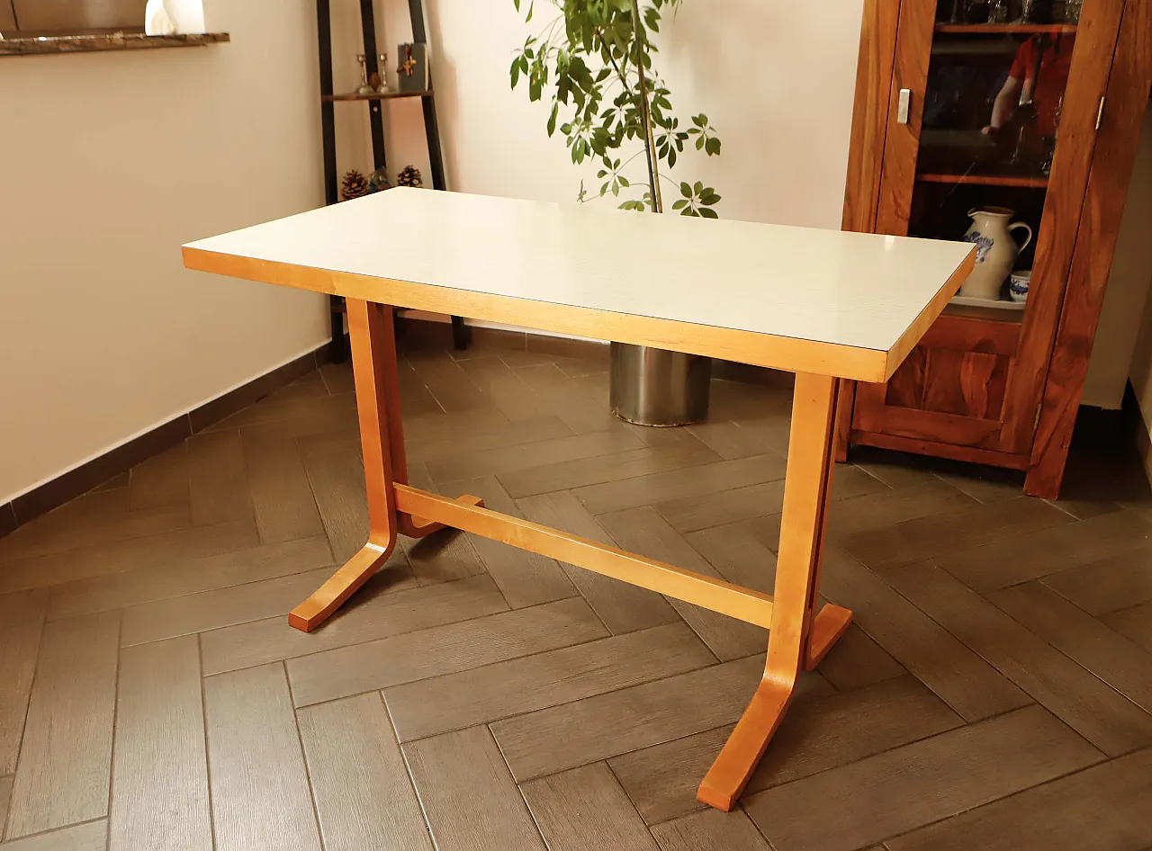 Table with Umakart Top 12