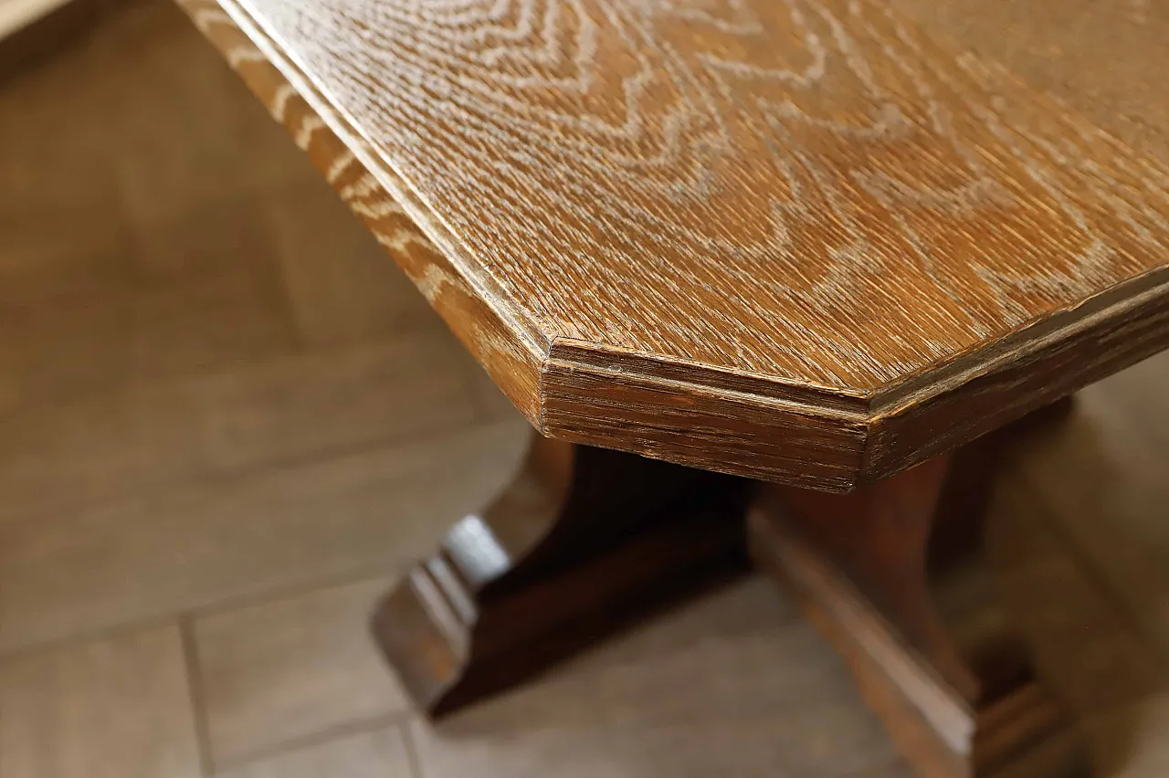 Tavolo di quercia rustica con base centrale 9