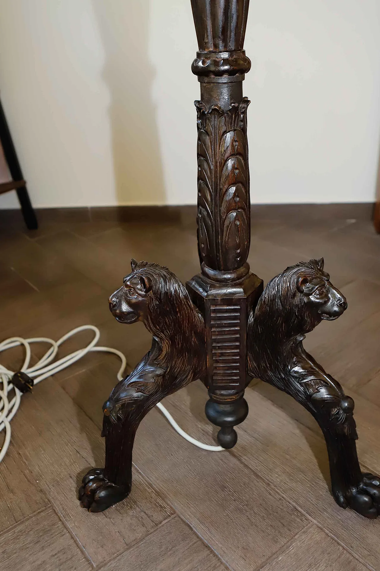 Antique floor lamp with lion motif 9