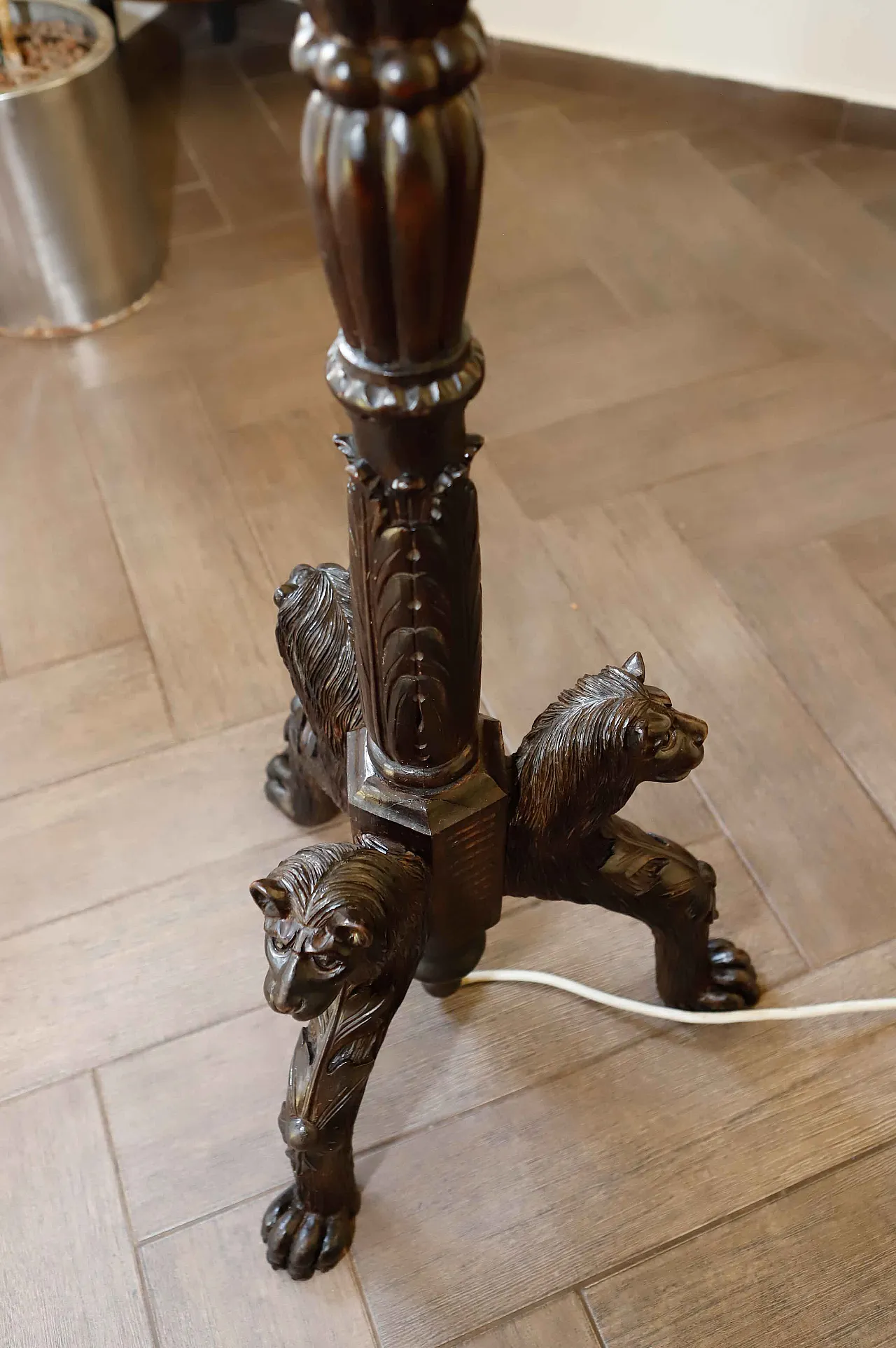 Antique floor lamp with lion motif 12