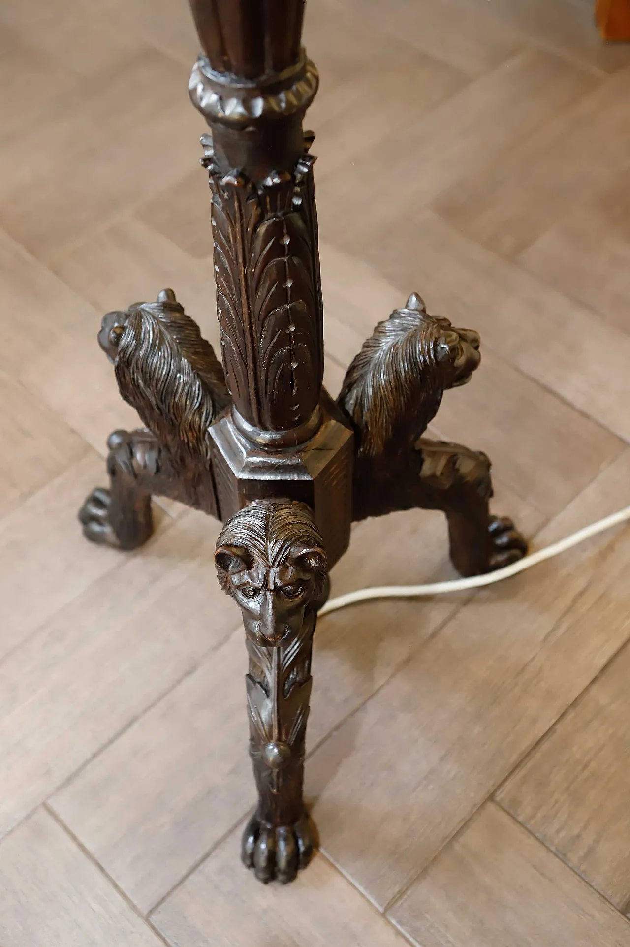 Antique floor lamp with lion motif 13