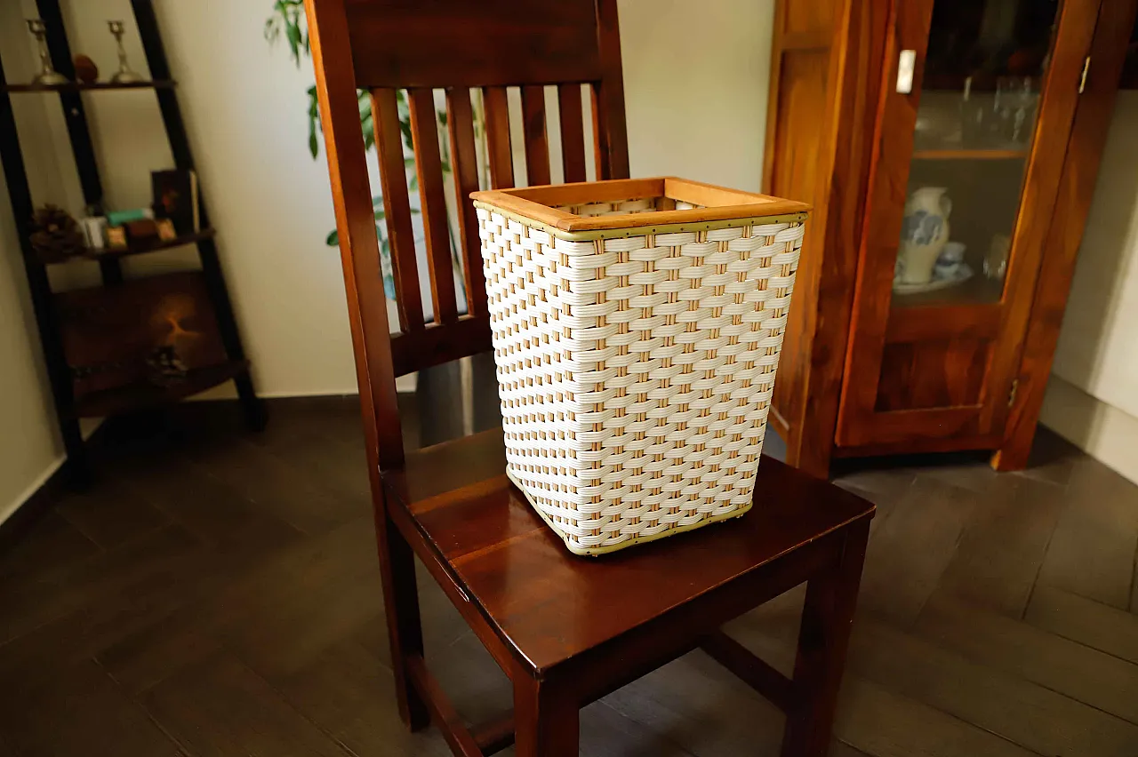 Retro Plastic Wicker Basket with Wooden Frame 4