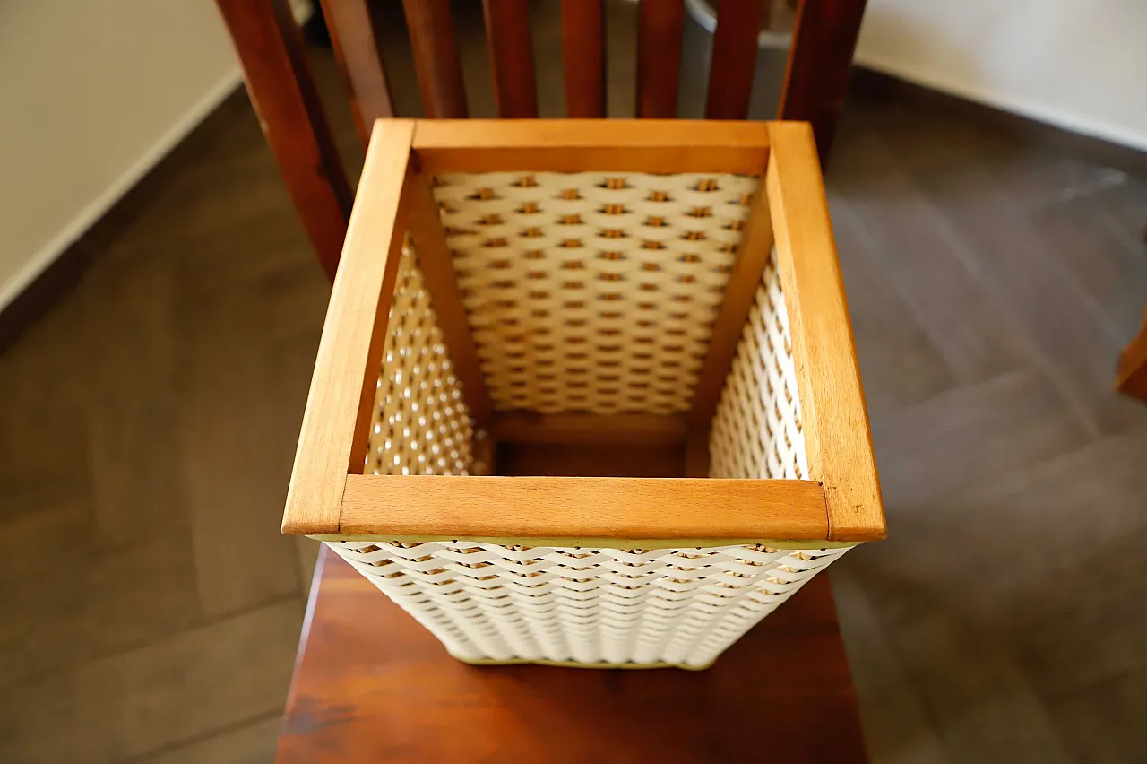 Retro Plastic Wicker Basket with Wooden Frame 5