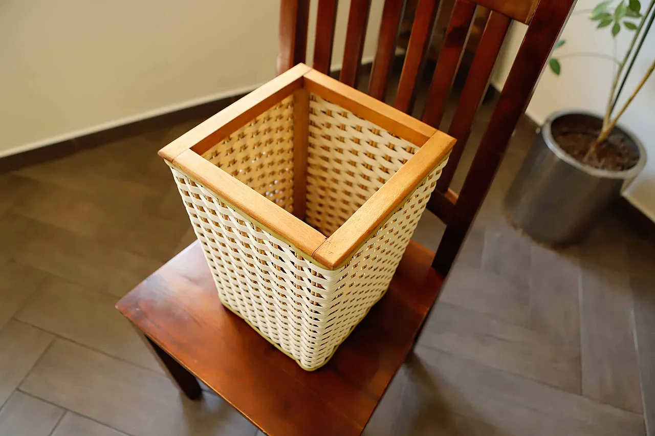 Retro Plastic Wicker Basket with Wooden Frame 6