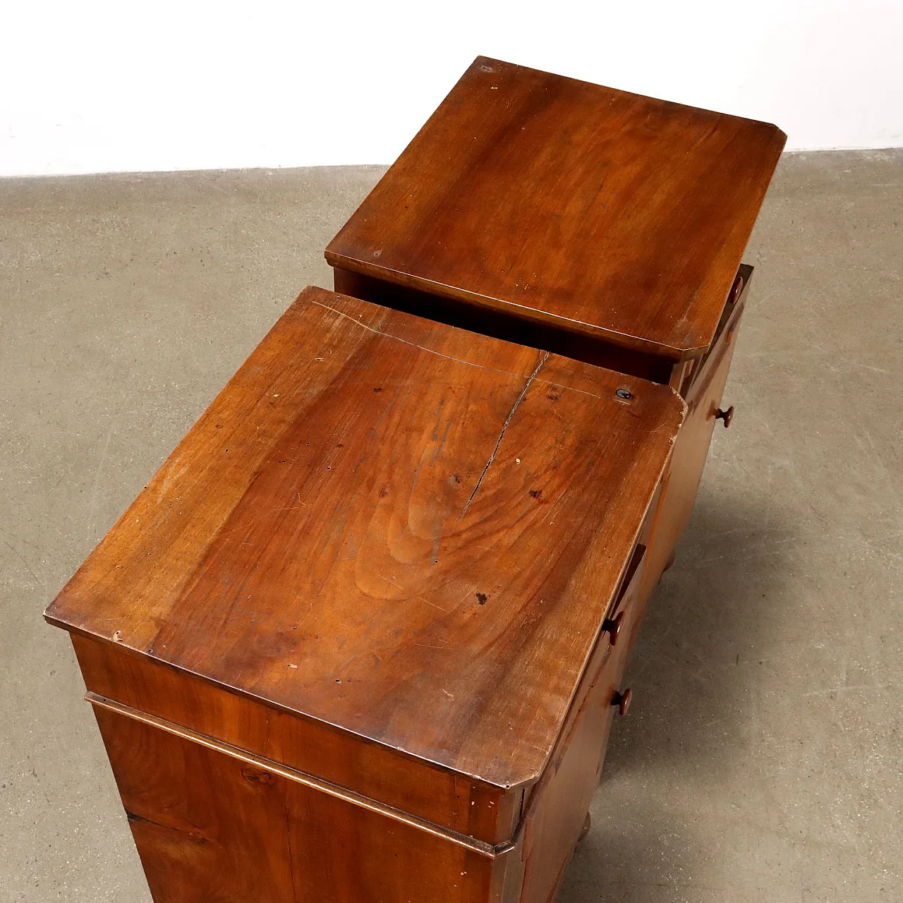 Pair of Umbertino bedside tables, late 19th century 3