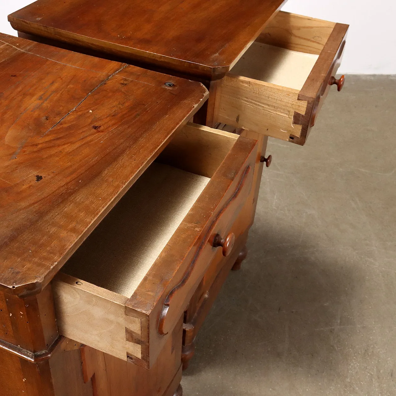 Pair of Umbertino bedside tables, late 19th century 4