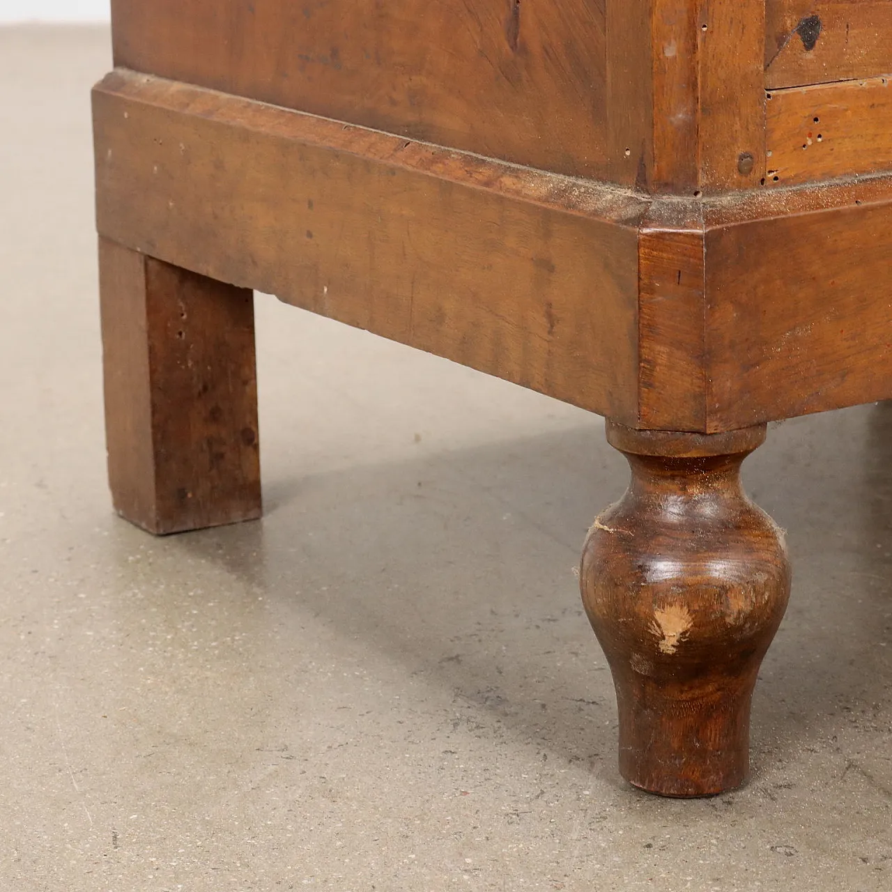 Pair of Umbertino bedside tables, late 19th century 7