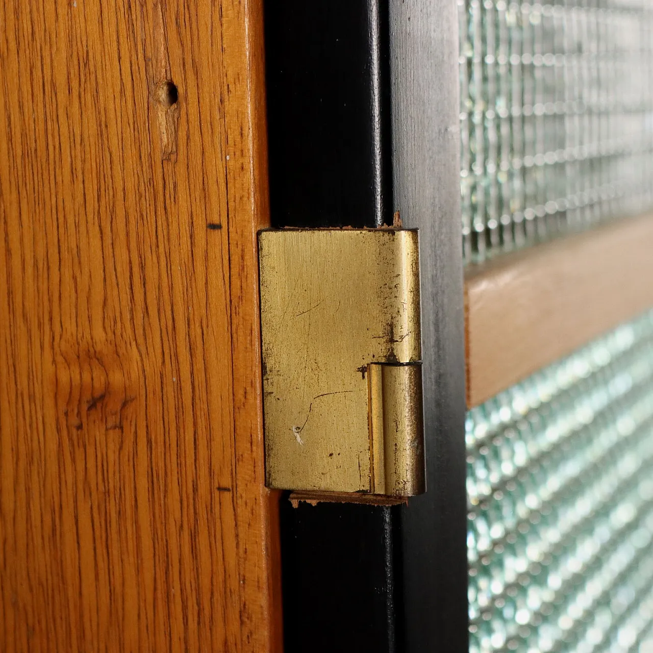 Libreria in legno impiallacciato frassino, legno laccato e vetro, anni '80 5