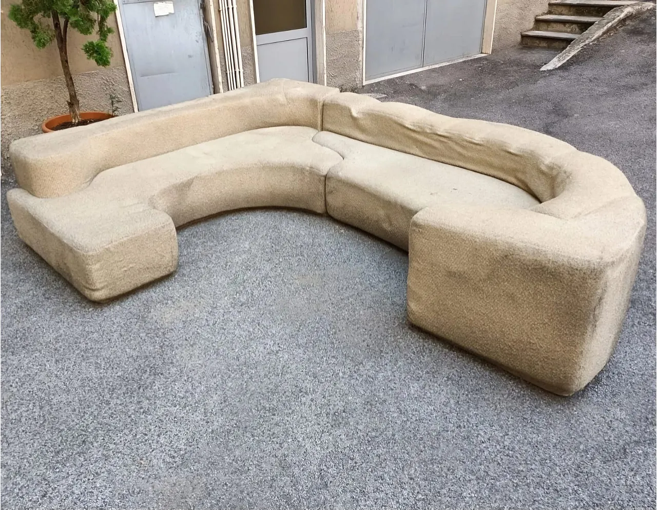 Divano Lara vintage in bouclé bianco di Roberto Pamio per Stilwood, anni '70, set di 2 9