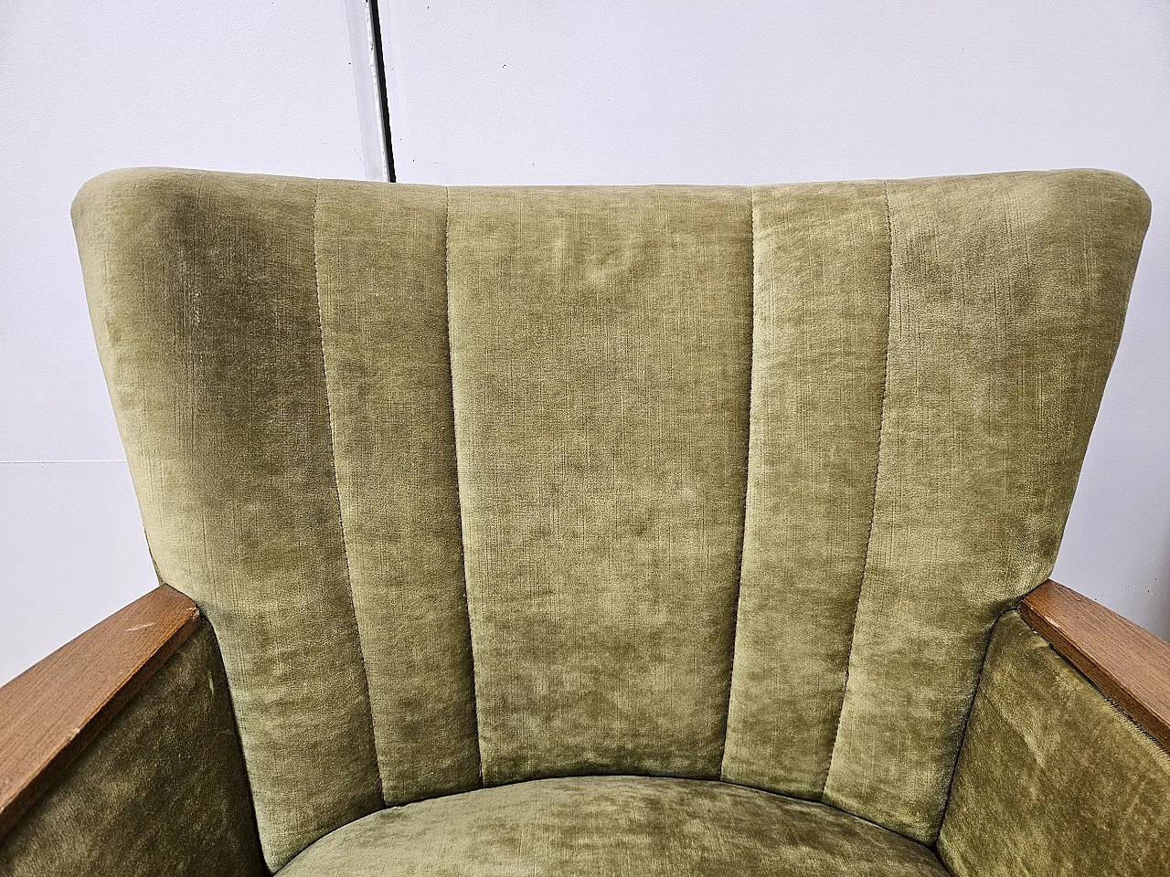 Due poltrone da cocktail anni '50 in stoffa verde con rotelle 5