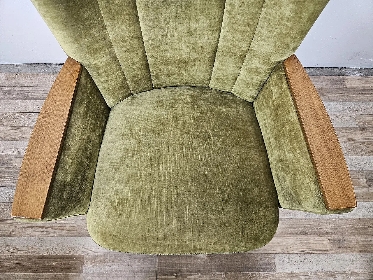 Due poltrone da cocktail anni '50 in stoffa verde con rotelle 11