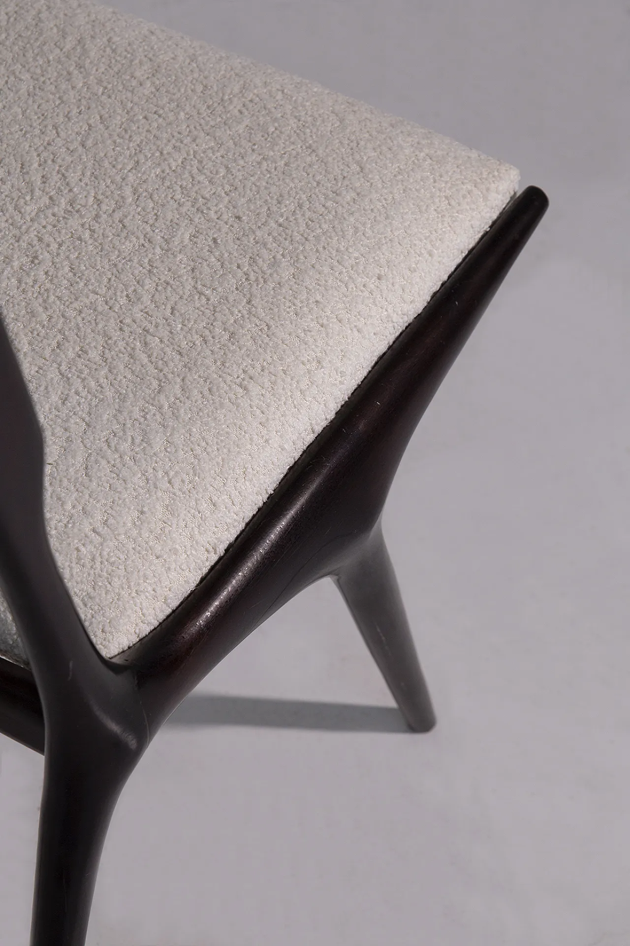 6 sedie mod. 634 di Carlo de Carli in velluto bouclé bianco, anni '50 8