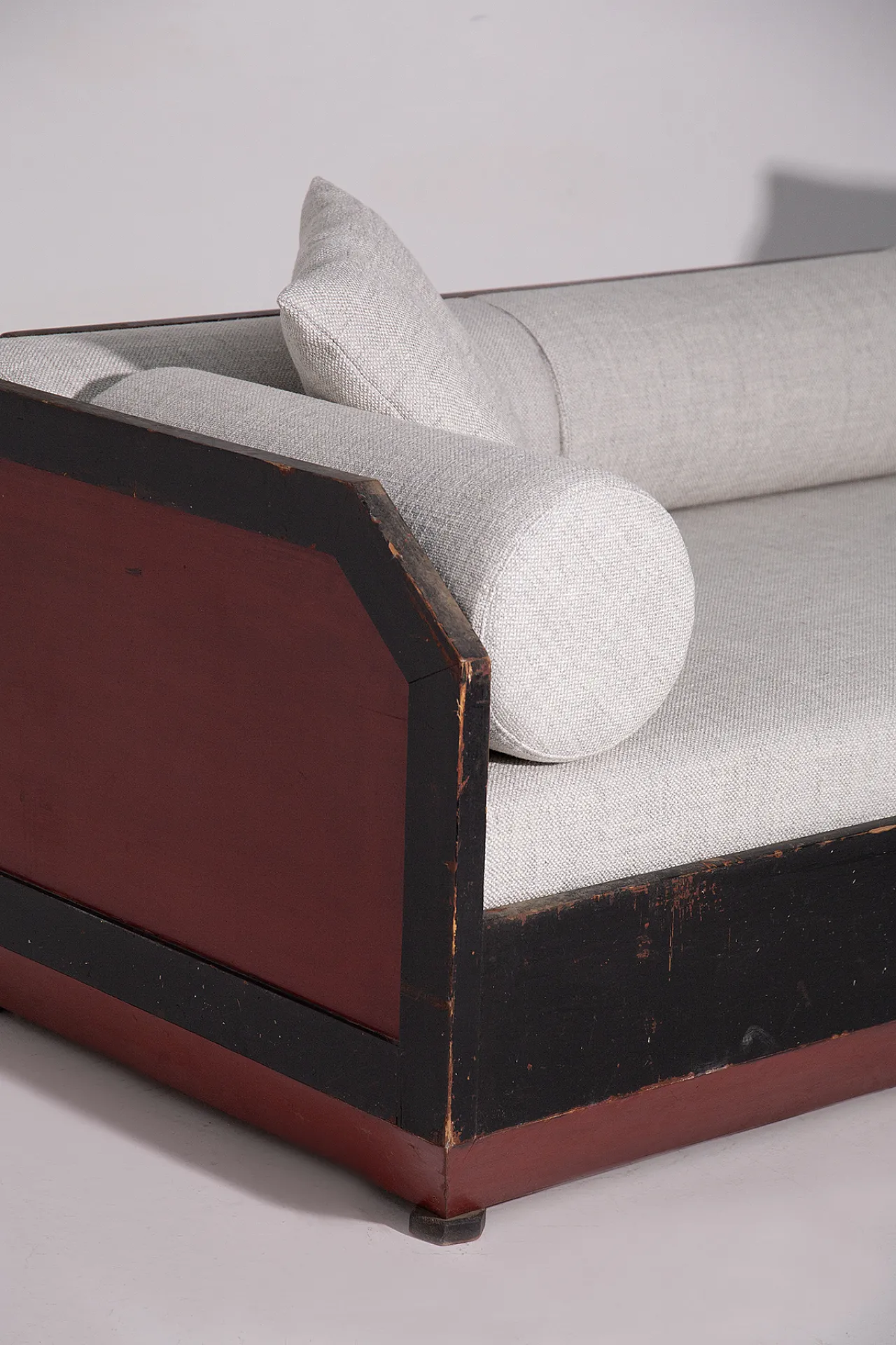 Geometric sofa futurist era, 20s 4