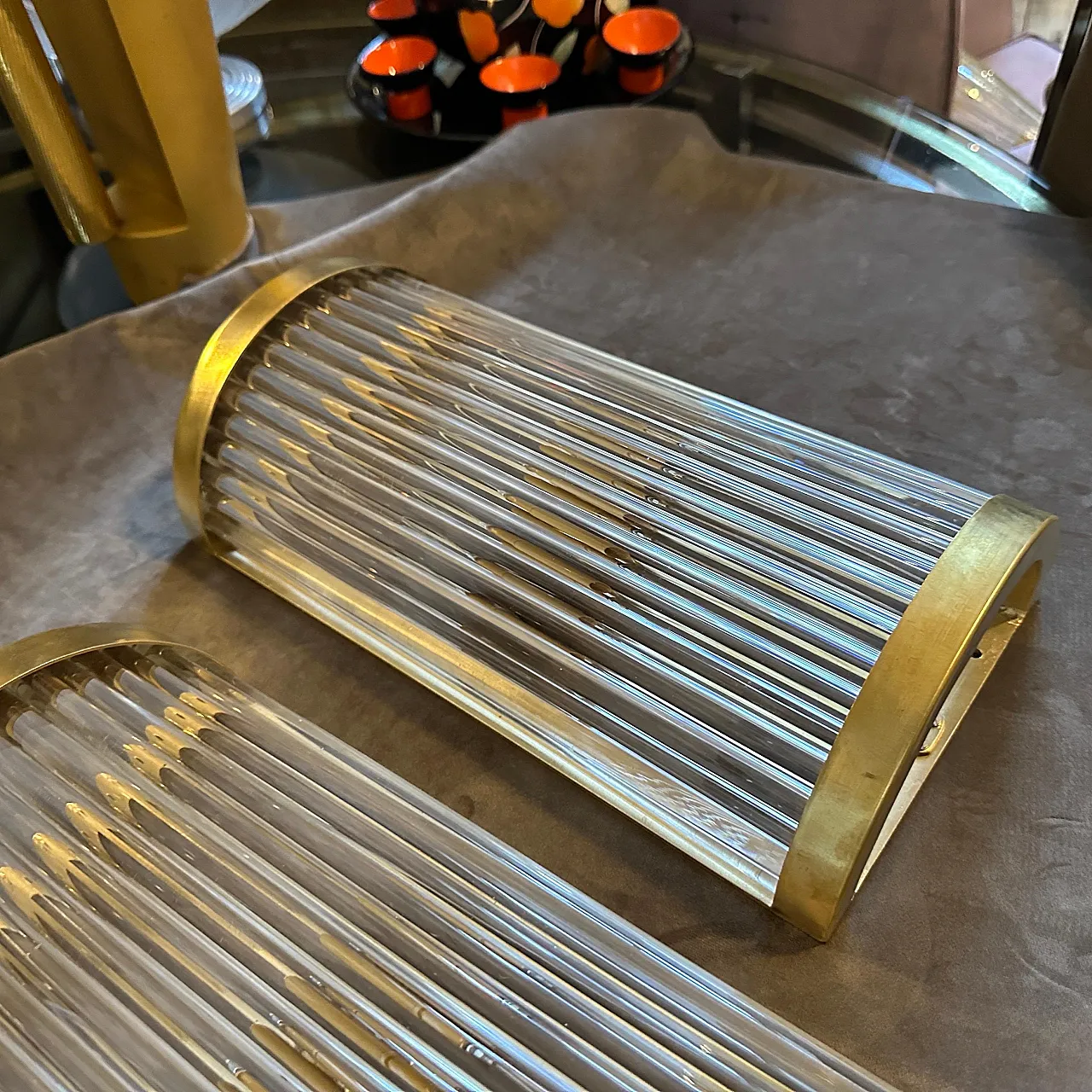 Due lampade da parete italiane in ottone e vetro in stile Sciolari della metà del secolo scorso 2