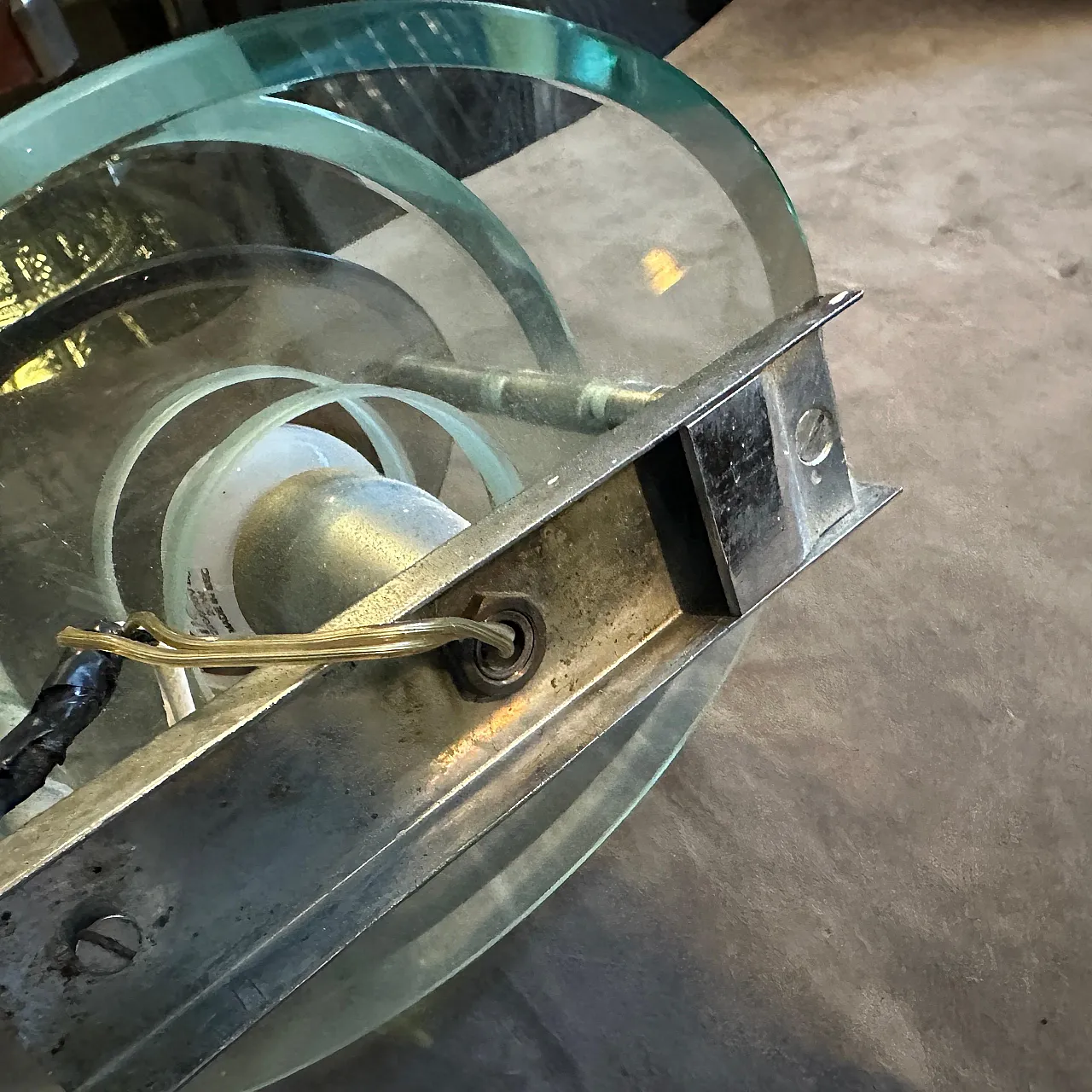 Coppia di applique in vetro e metallo cromato di Veca, anni '60 7