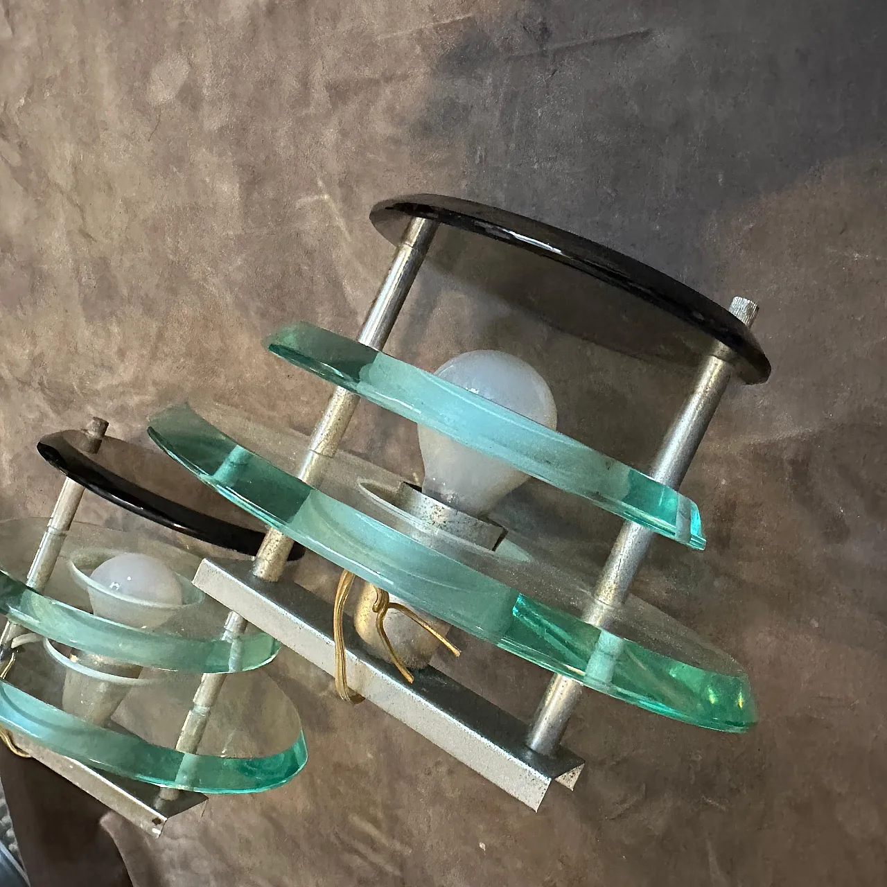 Coppia di applique in vetro e metallo cromato di Veca, anni '60 10