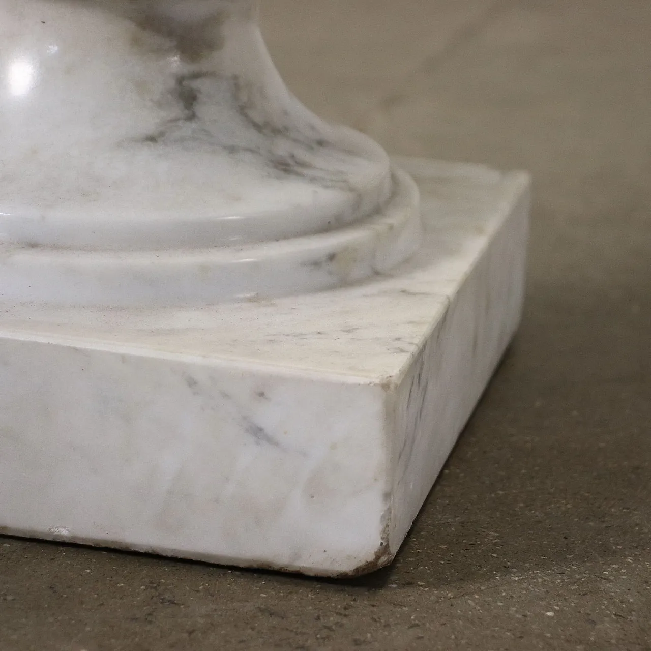 Medici vase in white Carrara marble 7