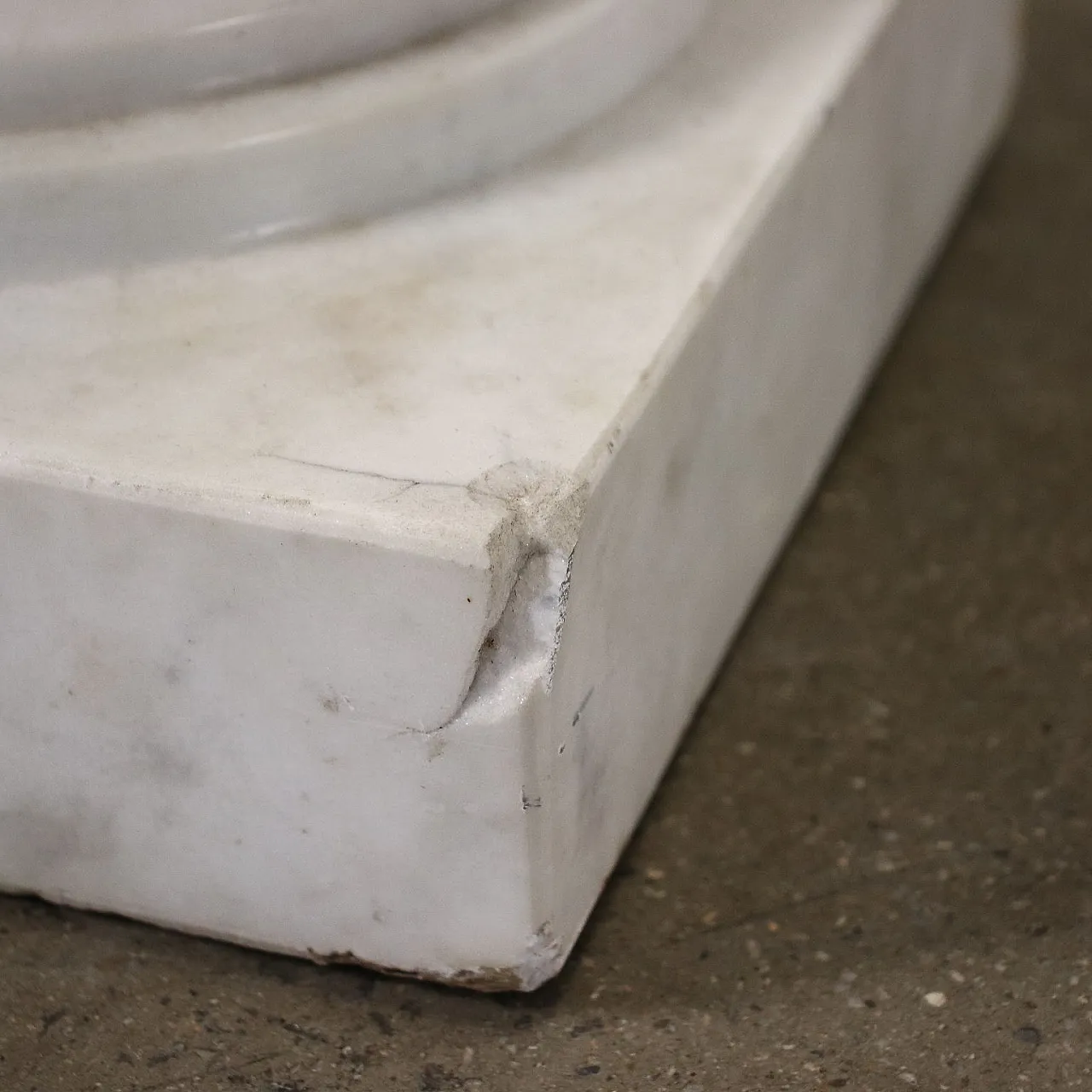 Medici vase in white Carrara marble 9