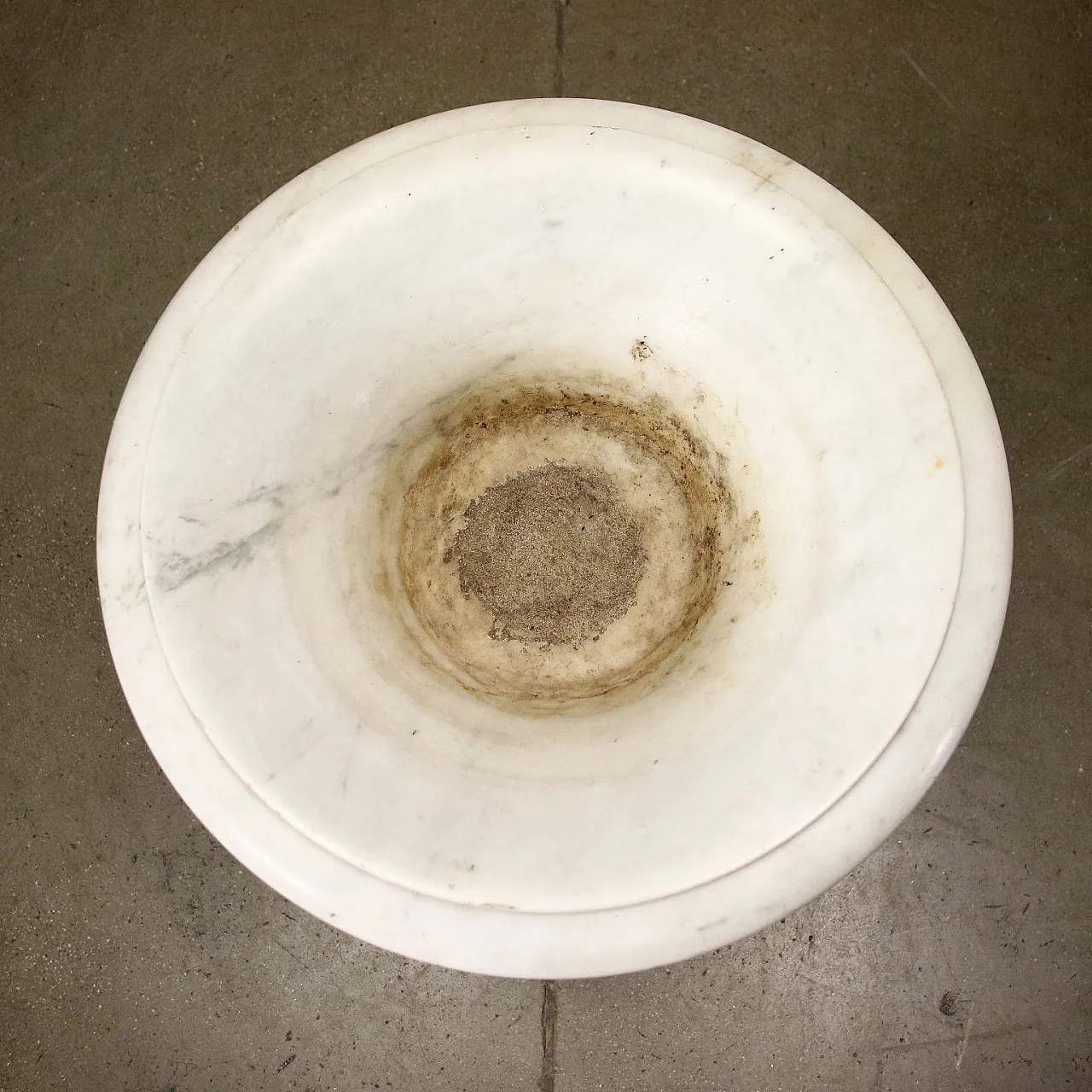 Medici vase in white Carrara marble 10