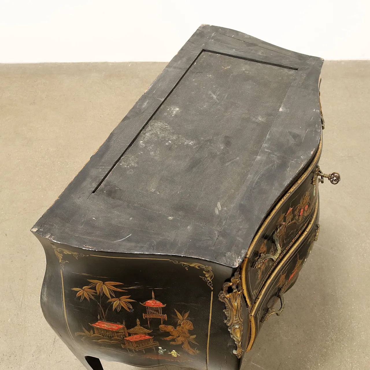 Mobiletto in stile Barocchetto in legno laccato, '900 4