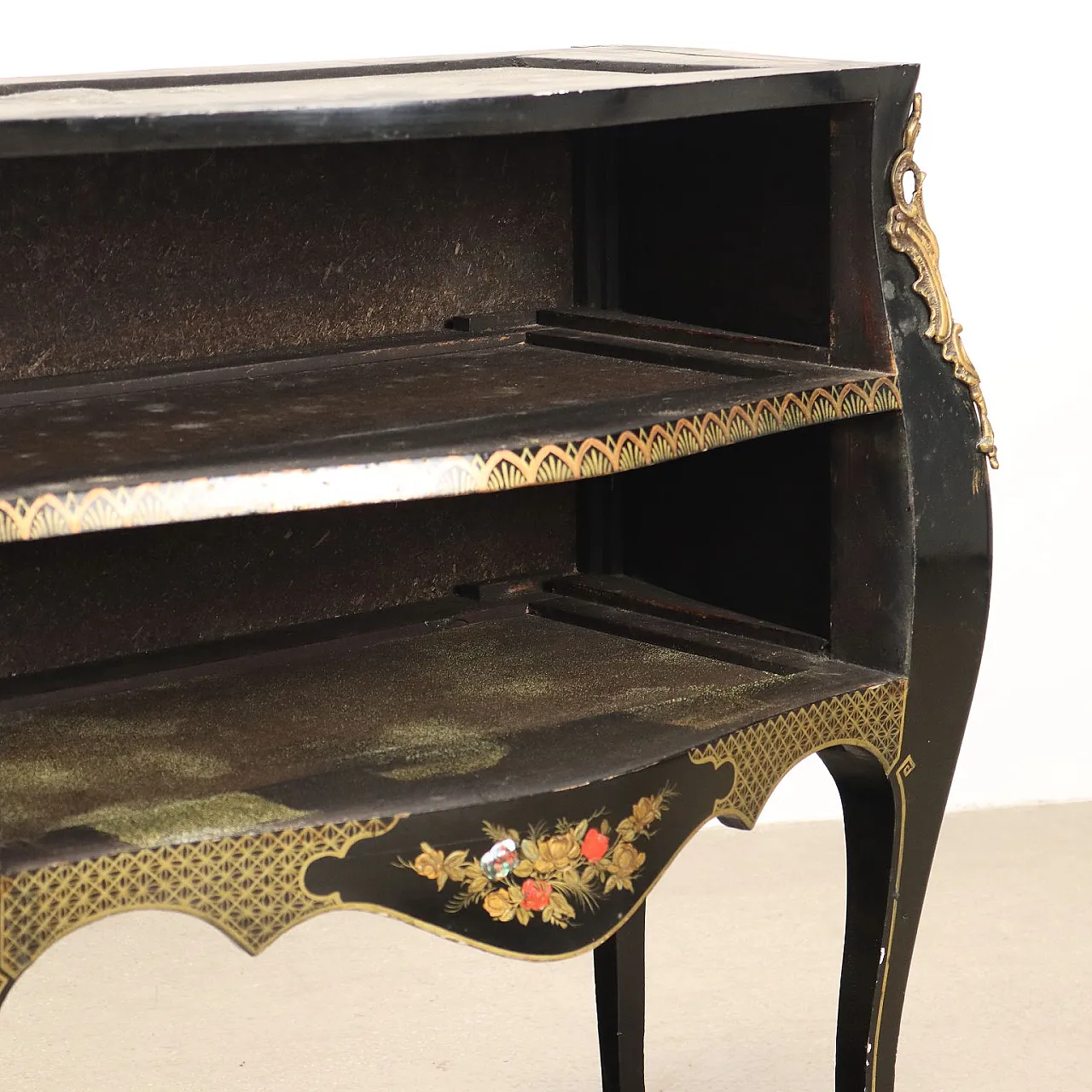 Mobiletto in stile Barocchetto in legno laccato, '900 9