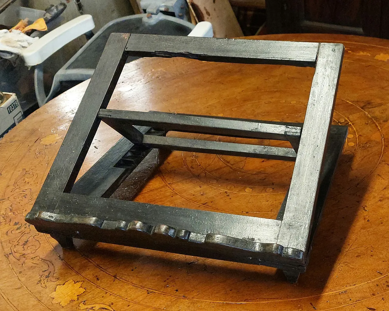 Leggio da appoggio di Scuola toscana in legno tinto, '800 10