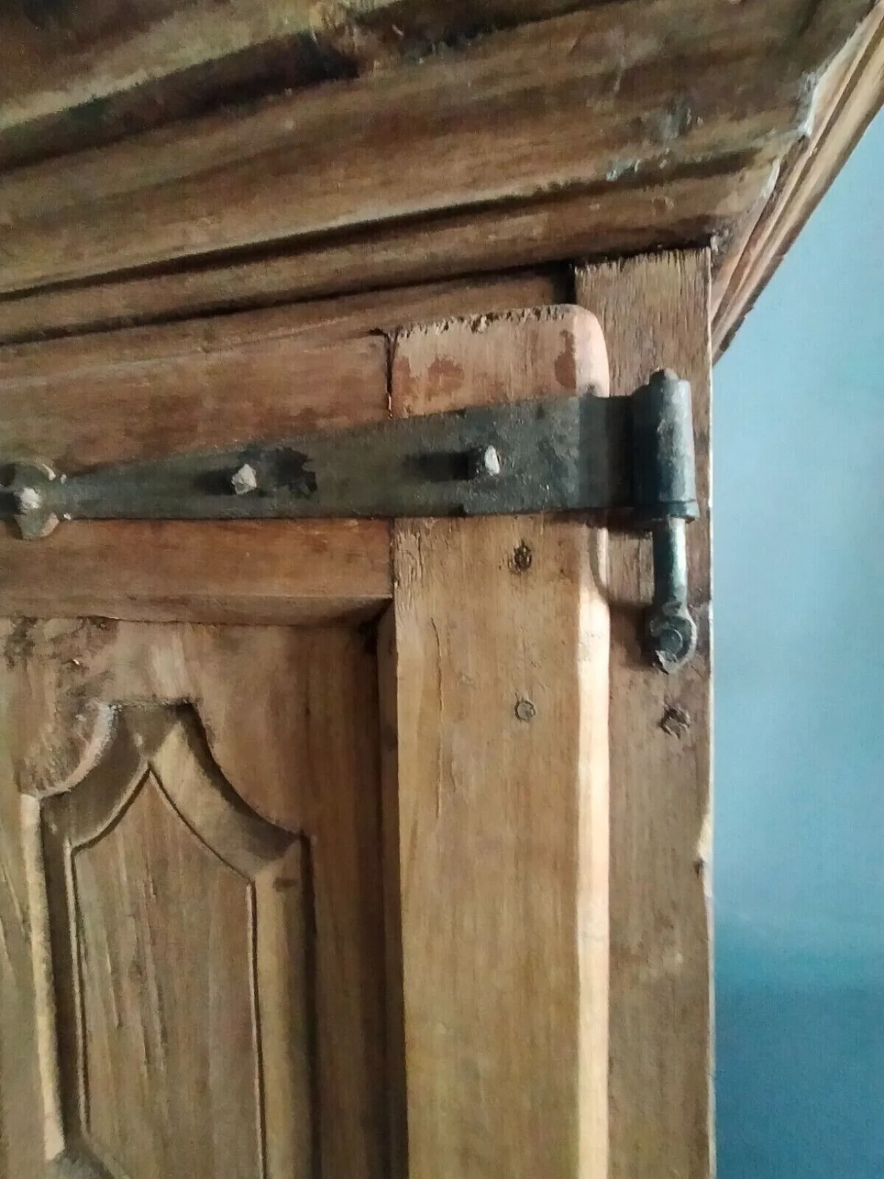 Poplar drawer cabinet with doors, mid-18th century 7