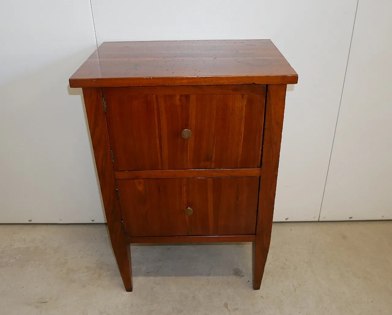 Bedside tablein walnut Louis XVI style, 19th century 2