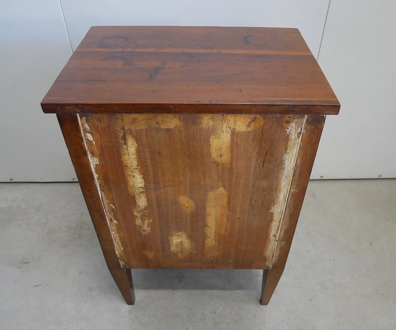 Bedside tablein walnut Louis XVI style, 19th century 4
