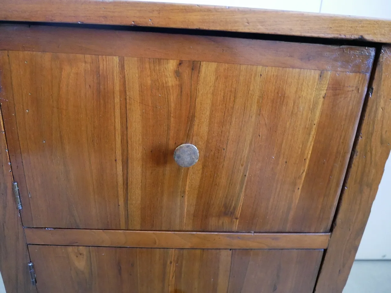 Bedside tablein walnut Louis XVI style, 19th century 6