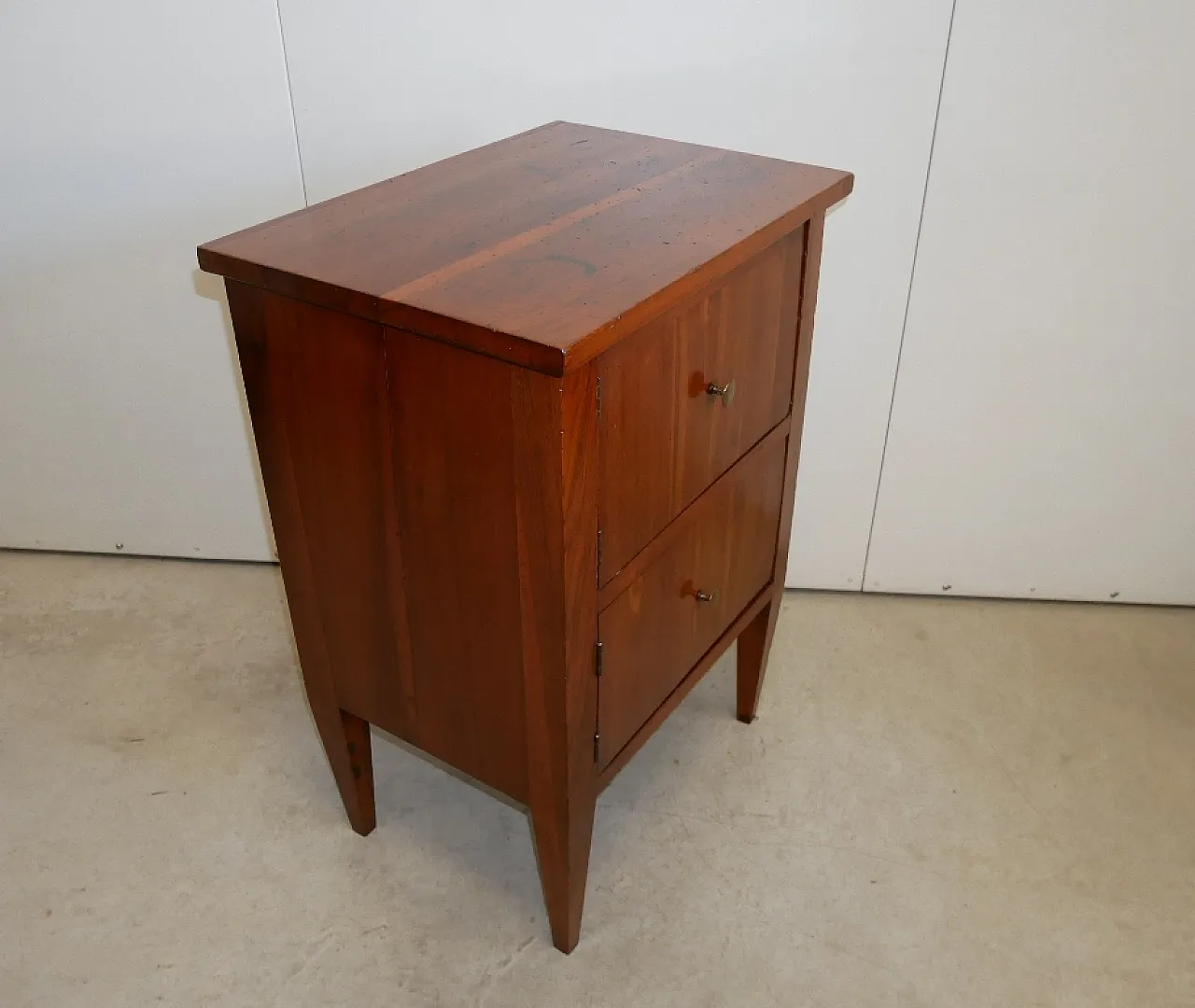Bedside tablein walnut Louis XVI style, 19th century 9