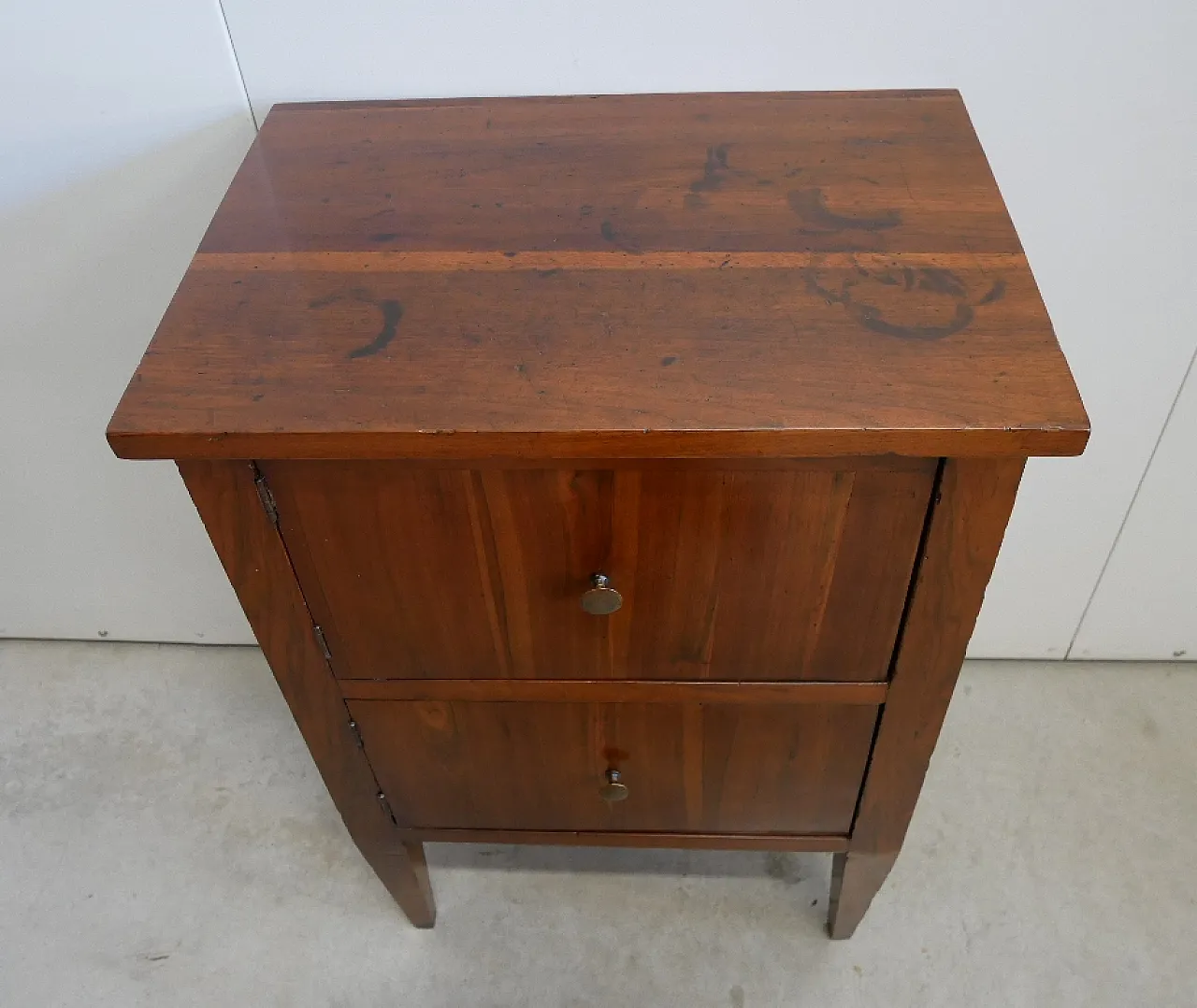 Bedside tablein walnut Louis XVI style, 19th century 10