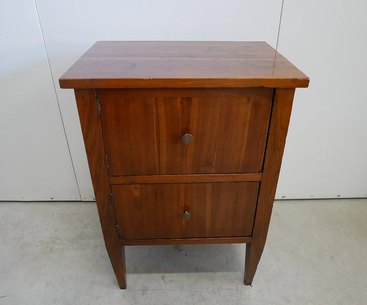 Bedside tablein walnut Louis XVI style, 19th century 12