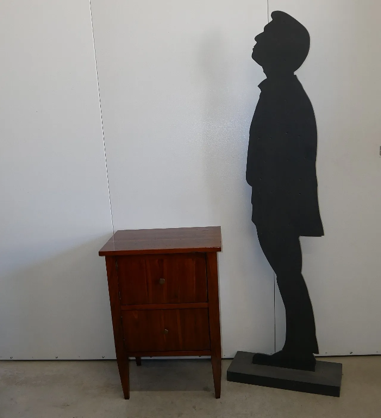 Bedside tablein walnut Louis XVI style, 19th century 13