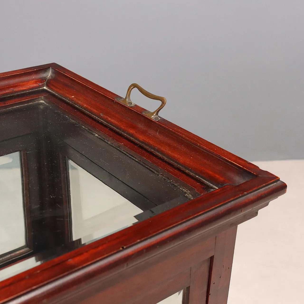 Art Nouveau table in mahogany, glass and brass, 19th century 5