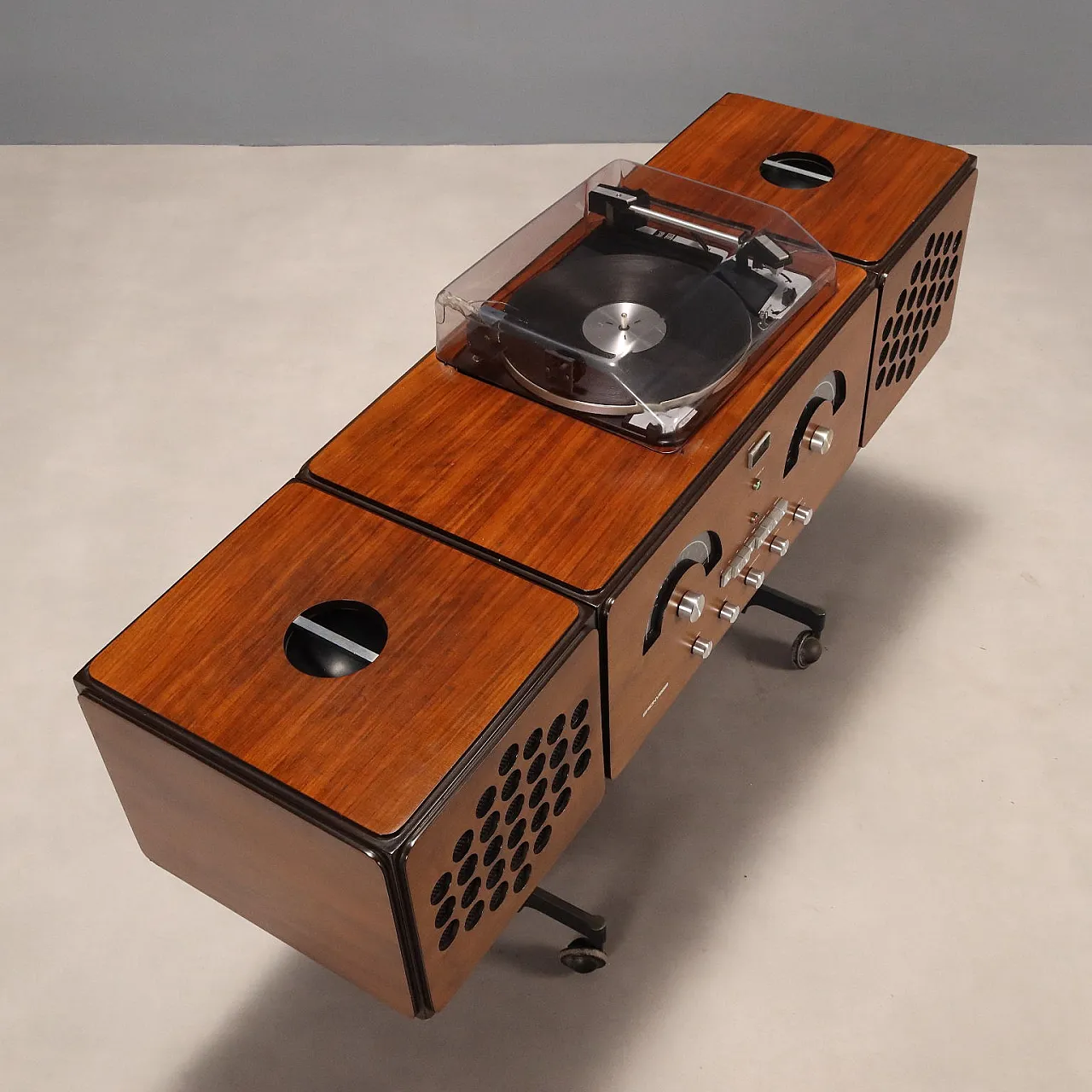 Brionvega RR 126 radiophonograph by Castiglioni, 1960s 3